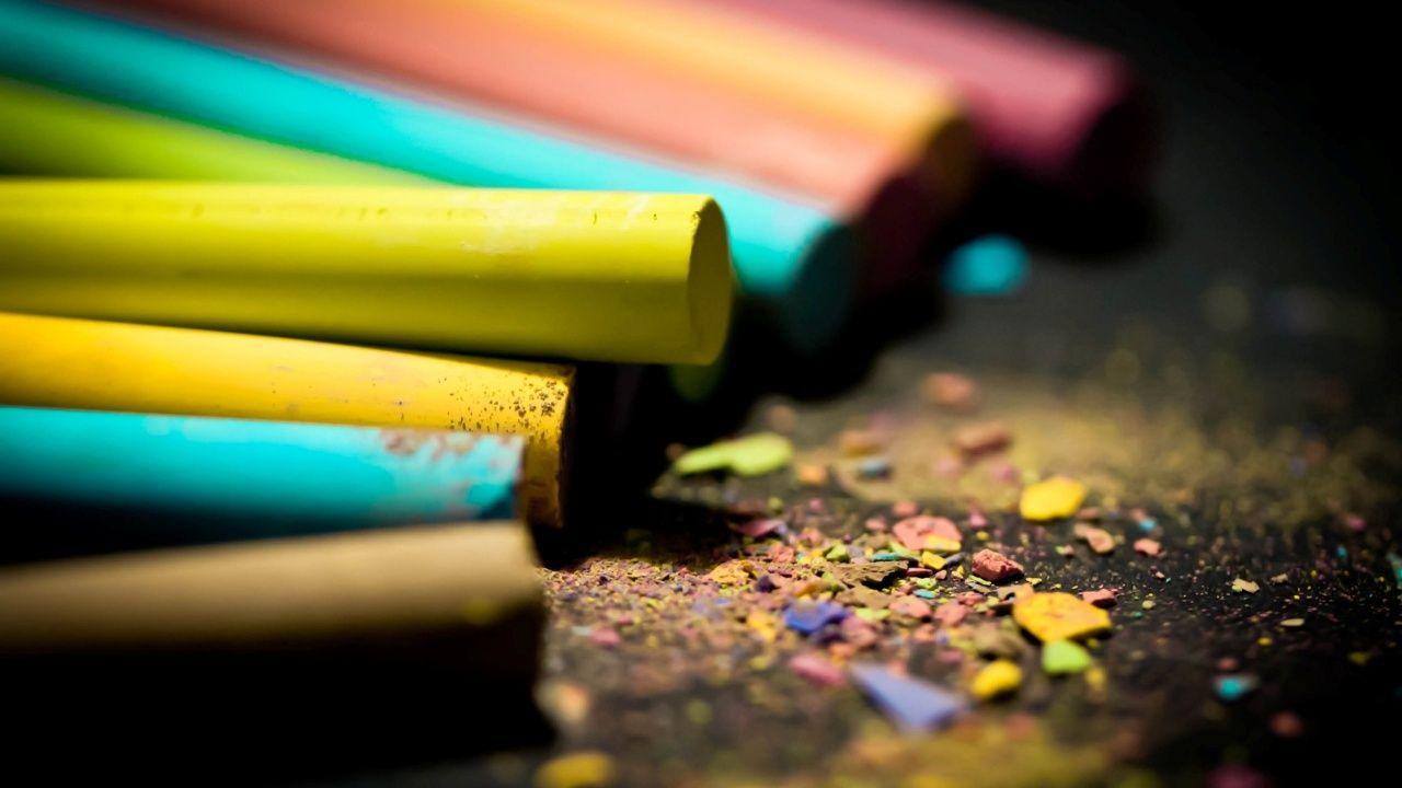 1280x720 Colored Crayons desktop PC and Mac wallpaper