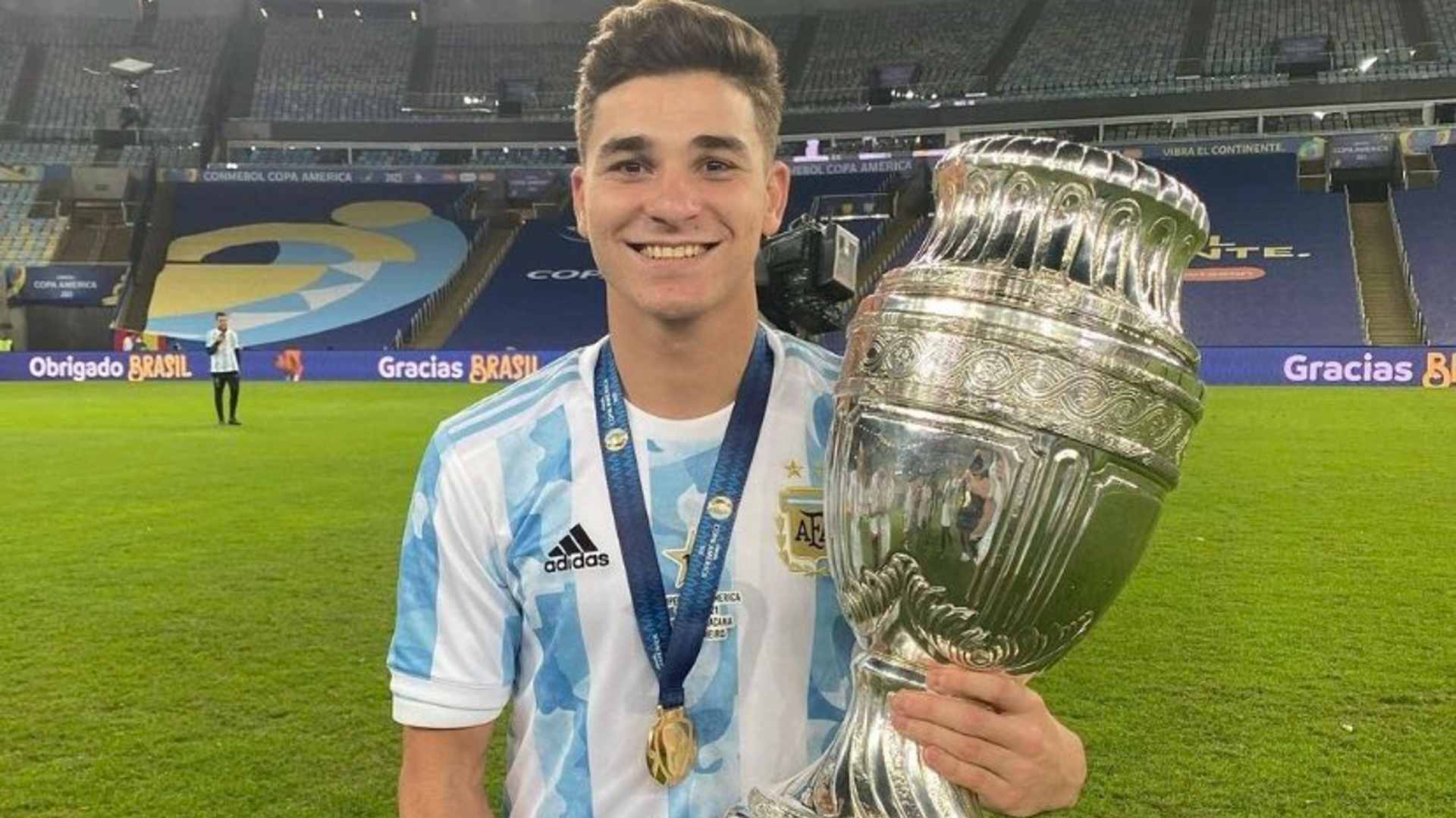 1920x1080 Manchester City news: Fiorentina chief confirms Julian Alvarez will join City