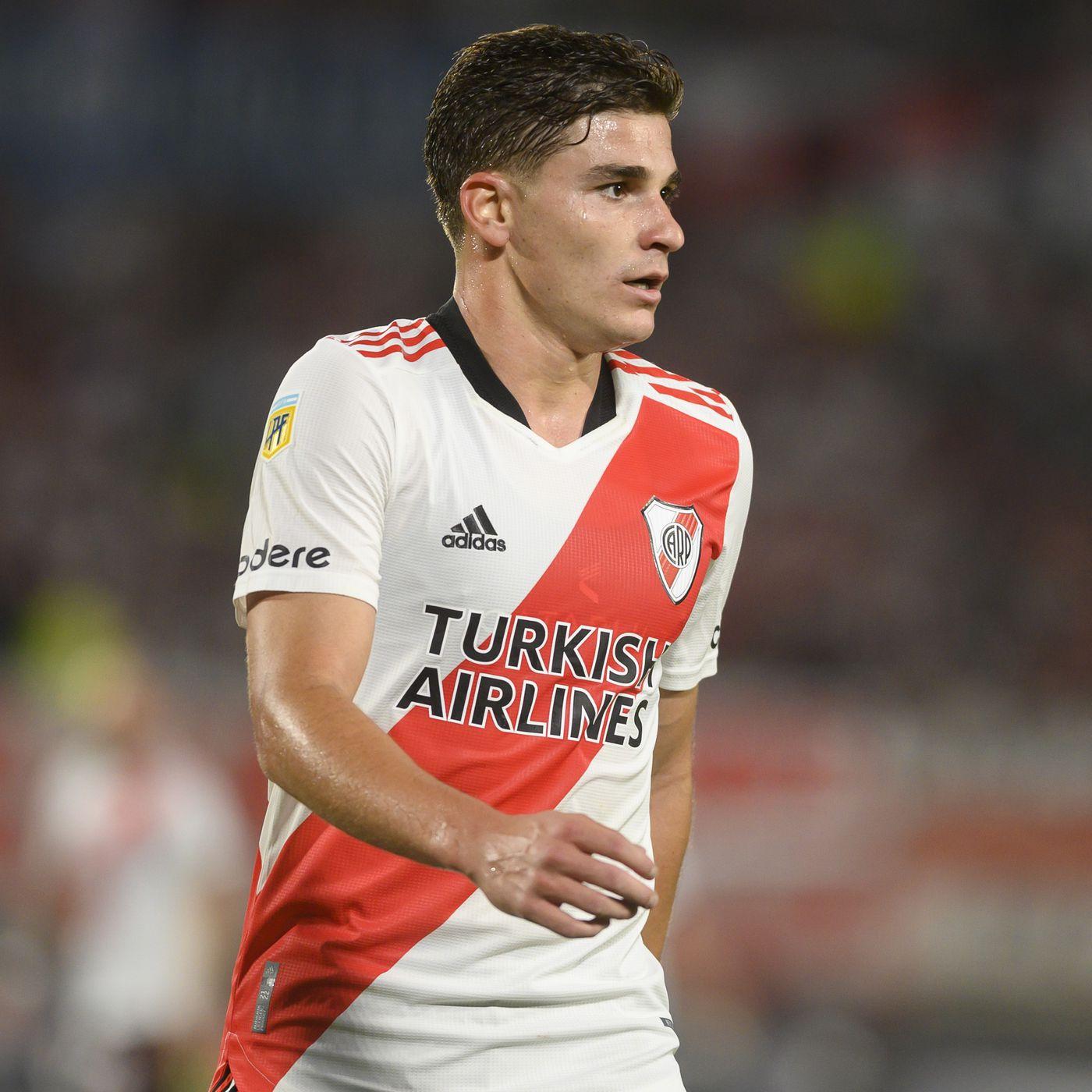 1400x1400 Manchester United making plans for rumored Bayern Munich target Julian Alvarez Football Works