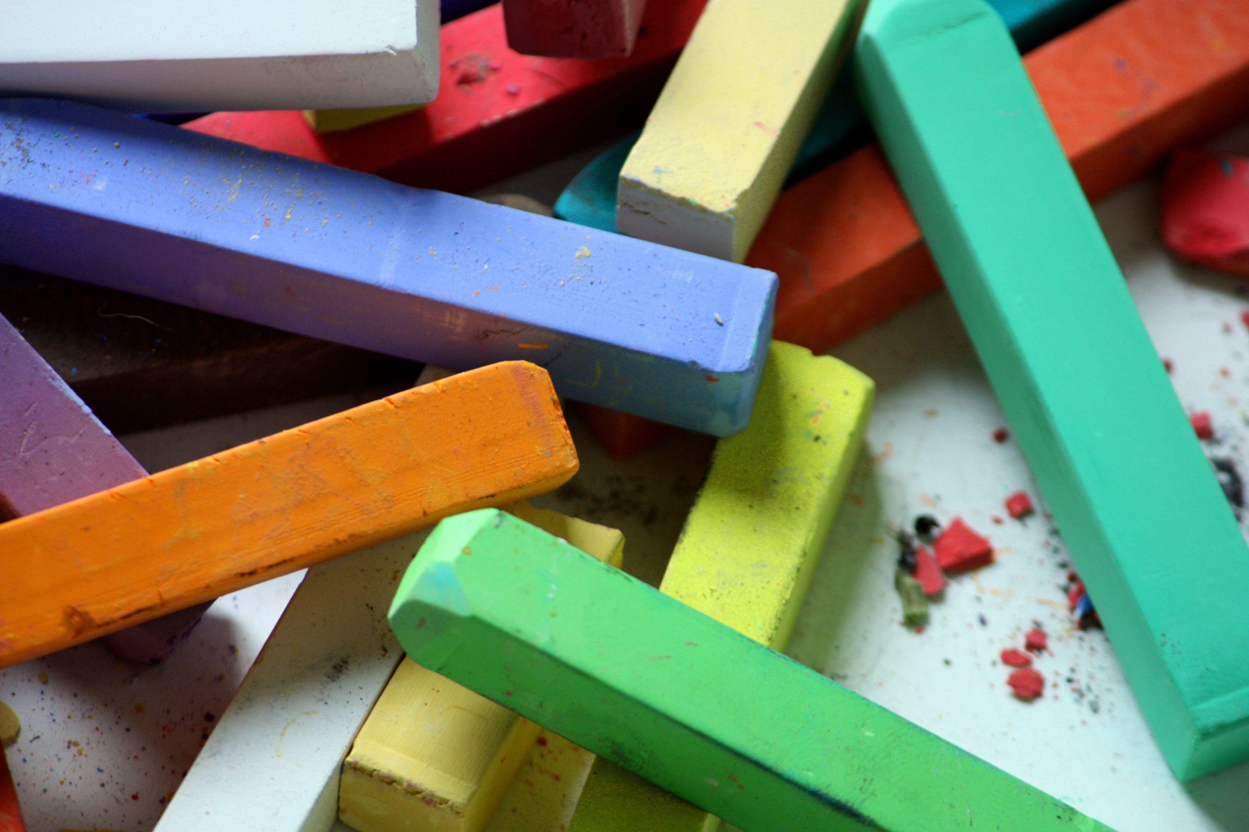 4272x2848 crayon lot free image