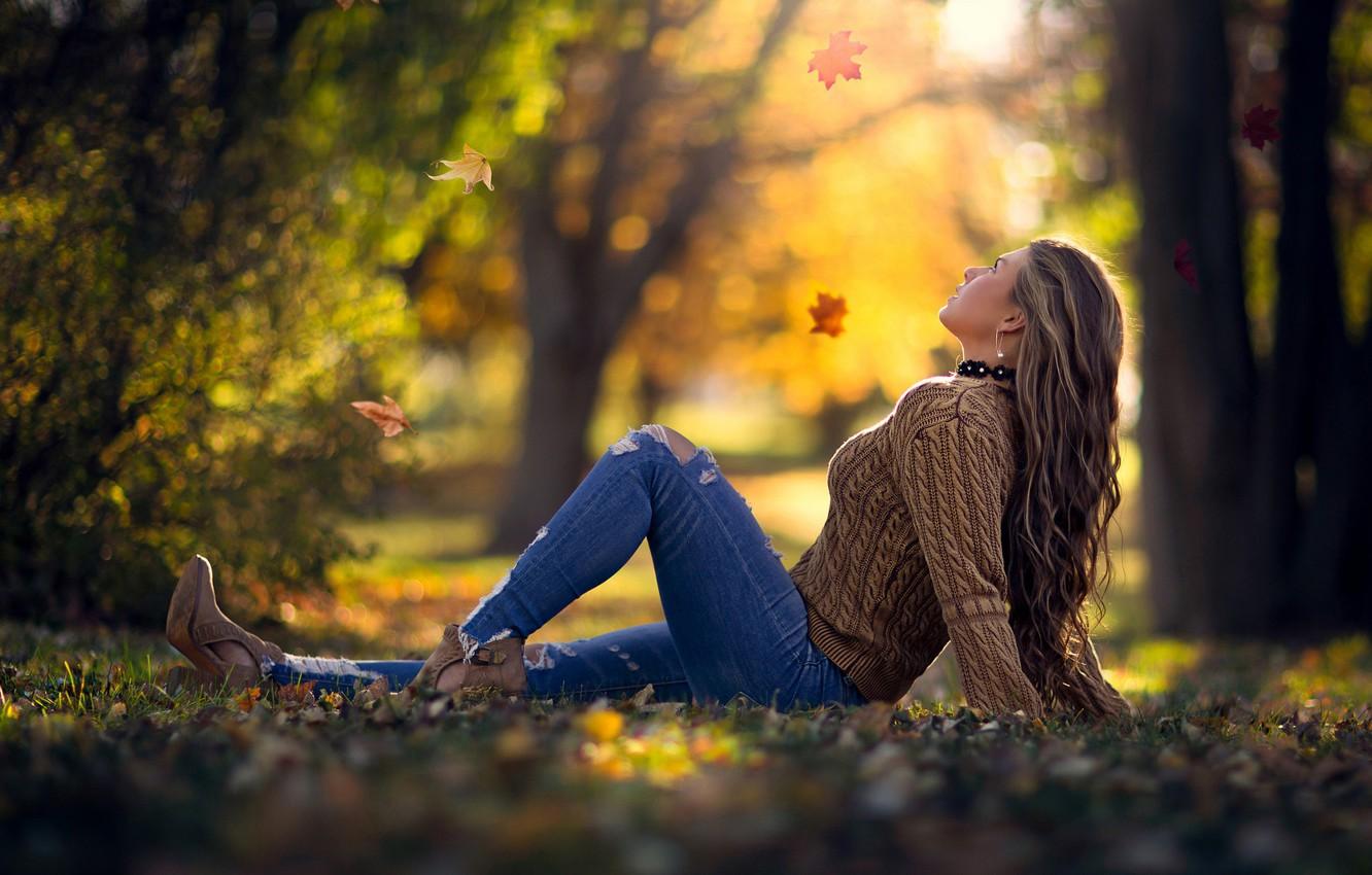 1332x850 Wallpaper autumn, leaves, girl, the sun, trees, pose, Park, jeans, makeup, hairstyle, shoes, sitting, on the grass, bokeh, brown hair, jumper image for desktop, section девушки