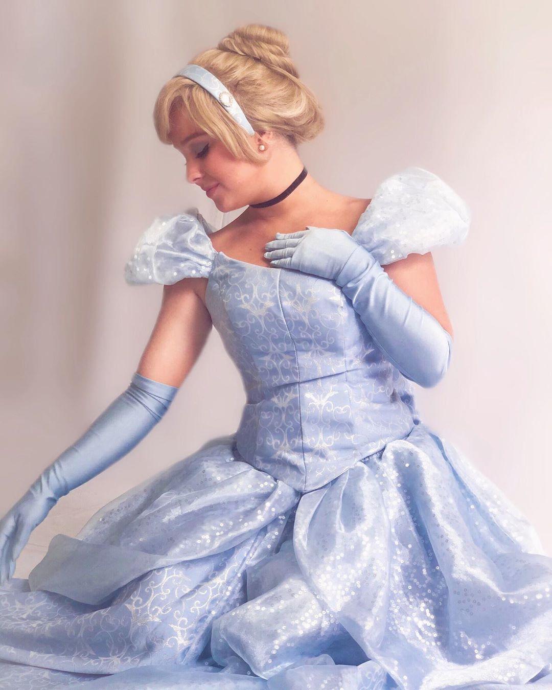 1080x1350 Cenicienta. Cinderella cosplay, Cosplay babe, Disney cosplay