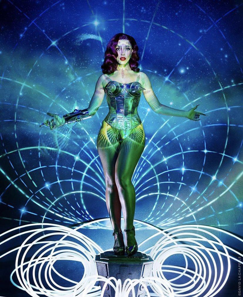 827x1010 nicolás's tweet cat photographed by david lachapelle for planet her
