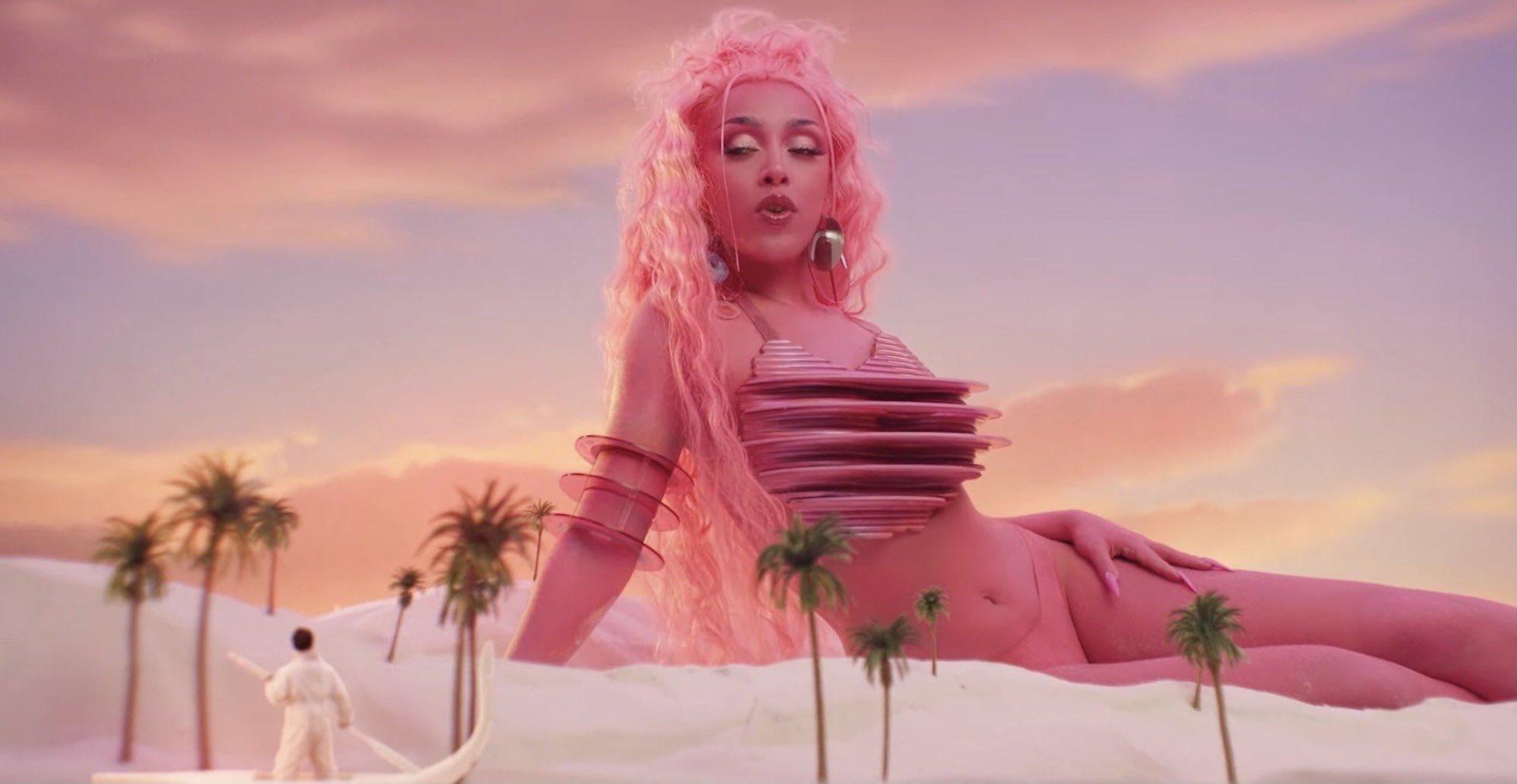 2000x1035 Doja Cat Me More Wallpaper