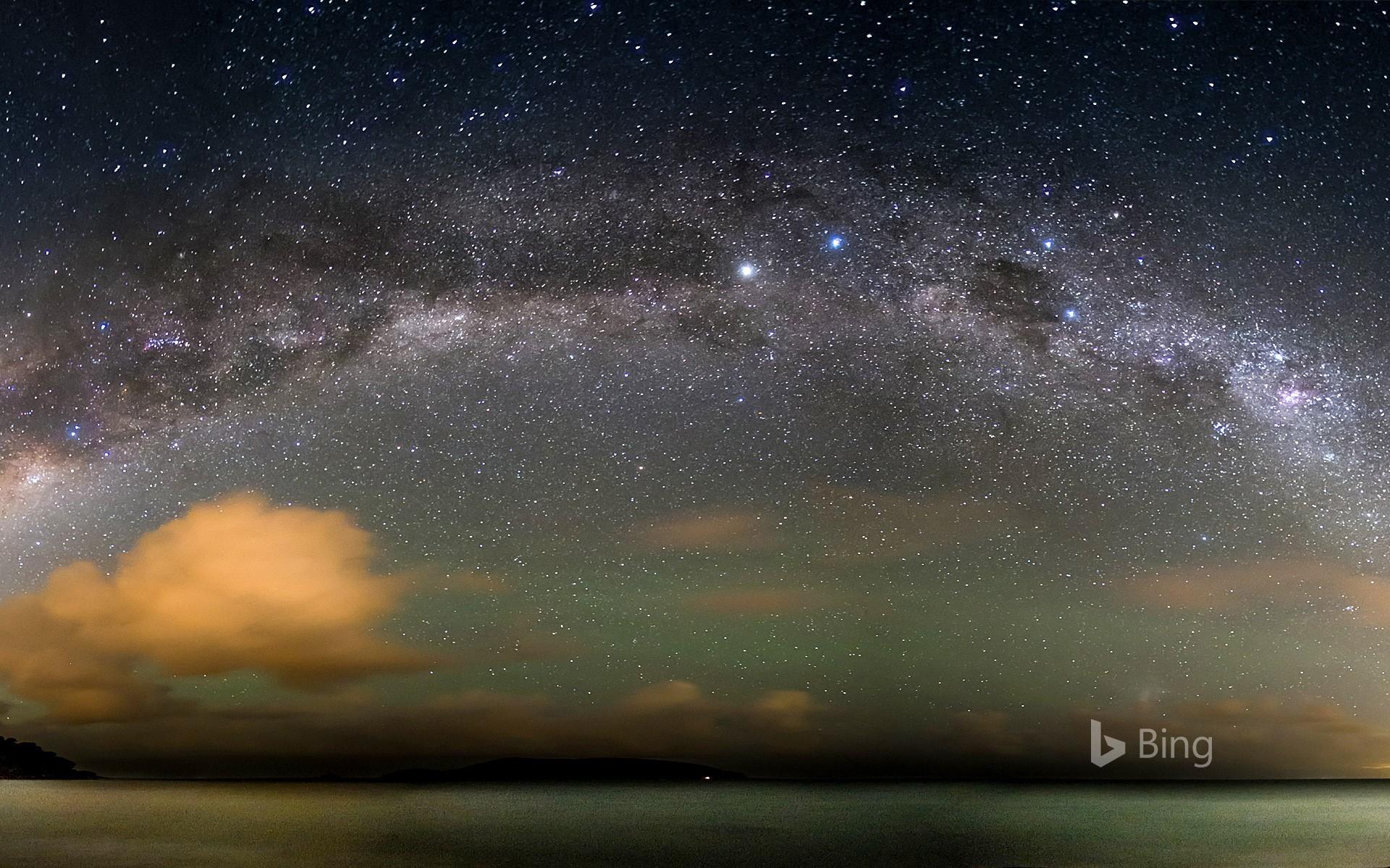 1920x1200 The Milky Way over the Atlantic Ocean