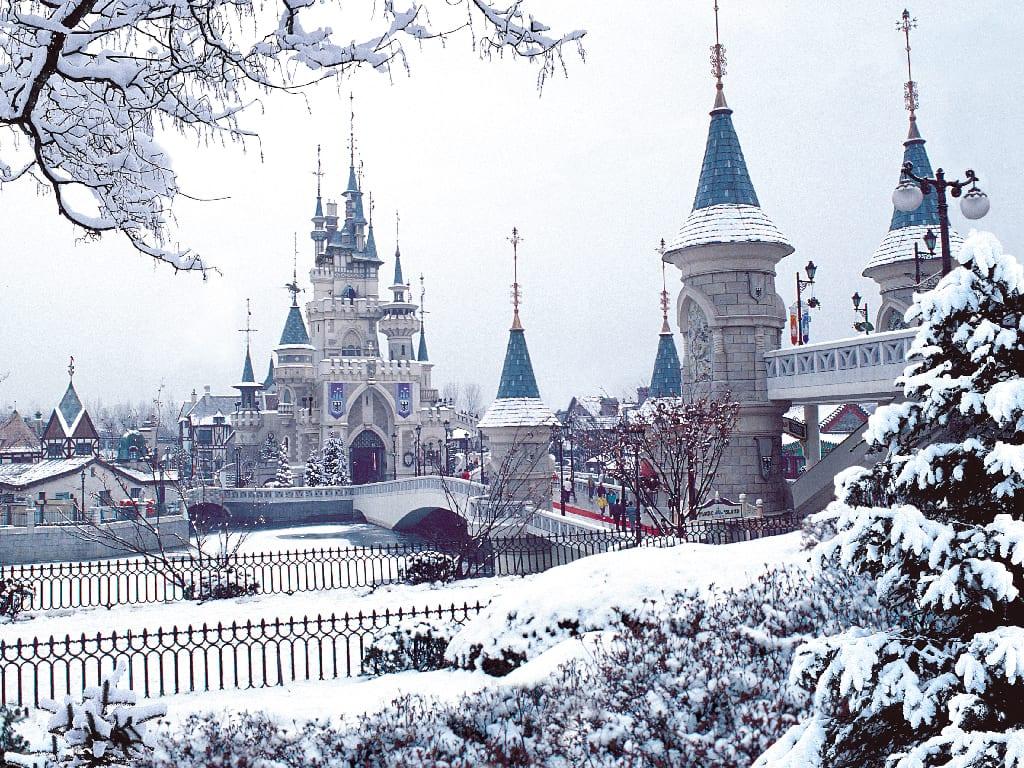 1024x768 Winter Festivals at Theme Parks in South Korea