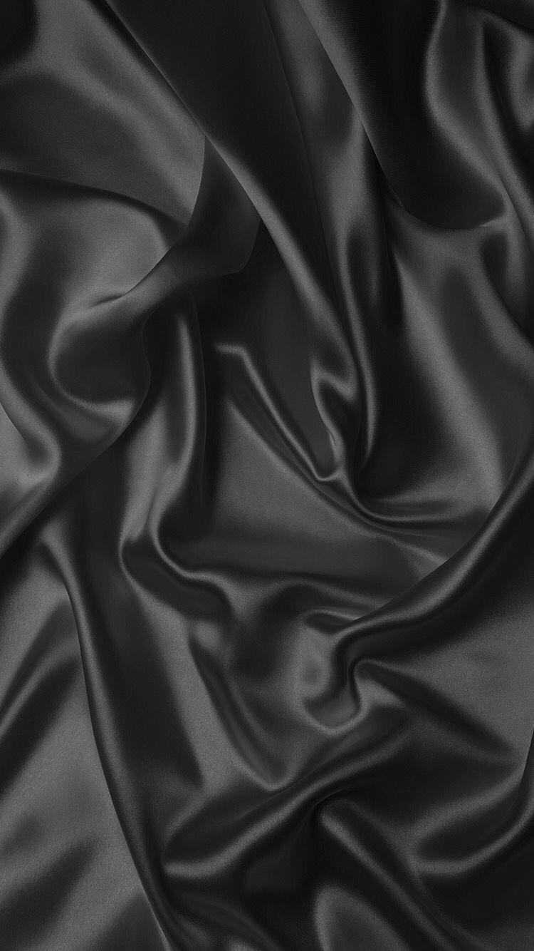 Không gì có thể so sánh với vẻ đẹp quyến rũ của vải satin đen. Với độ bóng rực rỡ và độ mịn màng, loại vải này khiến cho bạn cảm thấy yêu kiều và đầy quyến rũ. Xem những ảnh liên quan và bạn sẽ thấy sự khác biệt.