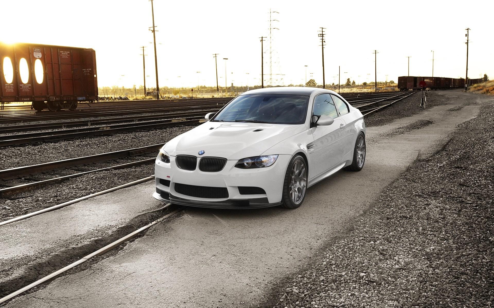 1920x1200 BMW M3 E92 White Railroads wallpaperx1200