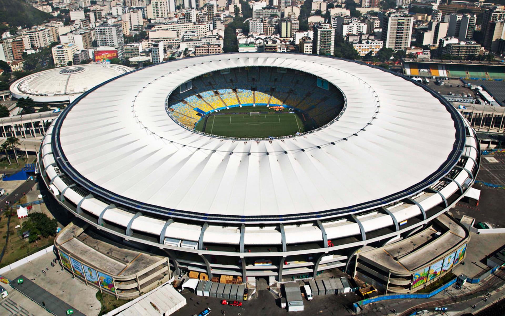 Известный стадион. Футбольный стадион Маракана в Бразилии. Маракана Рио-де-Жанейро. Стадион Рио де Жанейро. Маракана стадион вместимость.