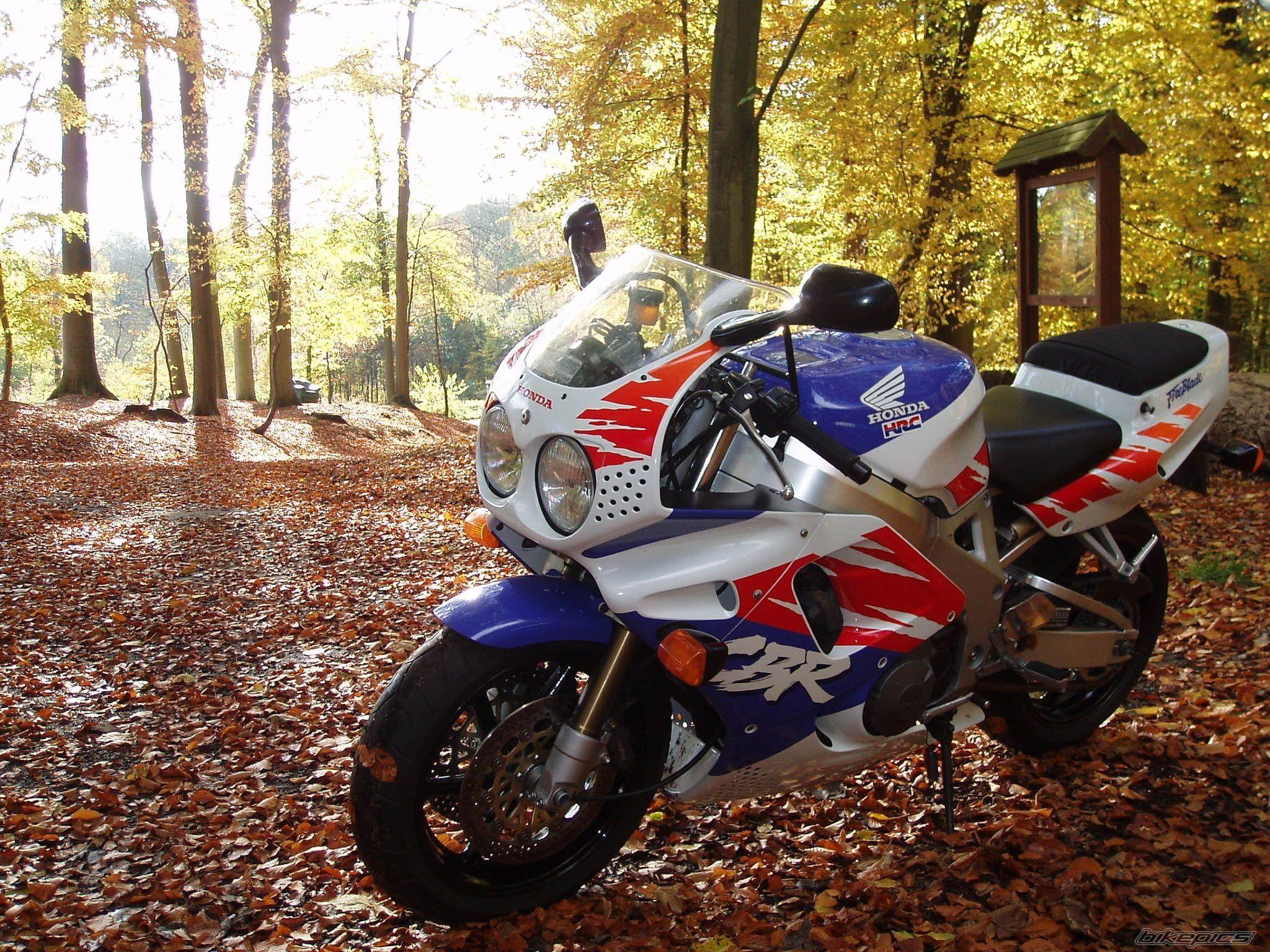 2048x1536 bike #cbr900rr #honda #motorbike #motorcycle P #wallpaper #hdwallpaper #desktop. Retro motorcycle, Honda fireblade, Super bikes