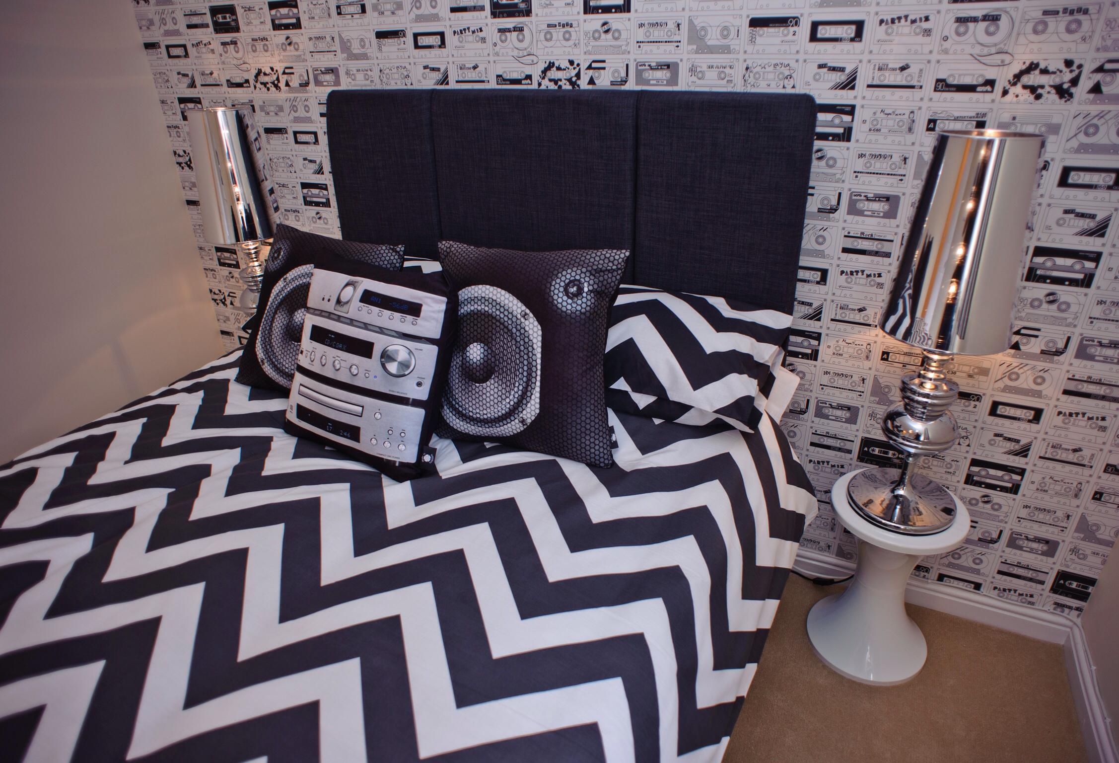 2254x1536 Music Themed Bedroom