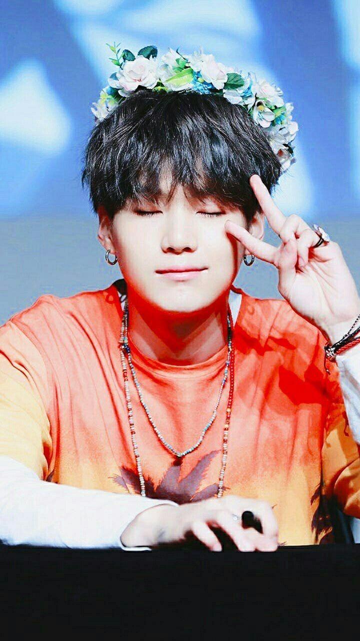 720x1280 Suga Cute Wallpaper