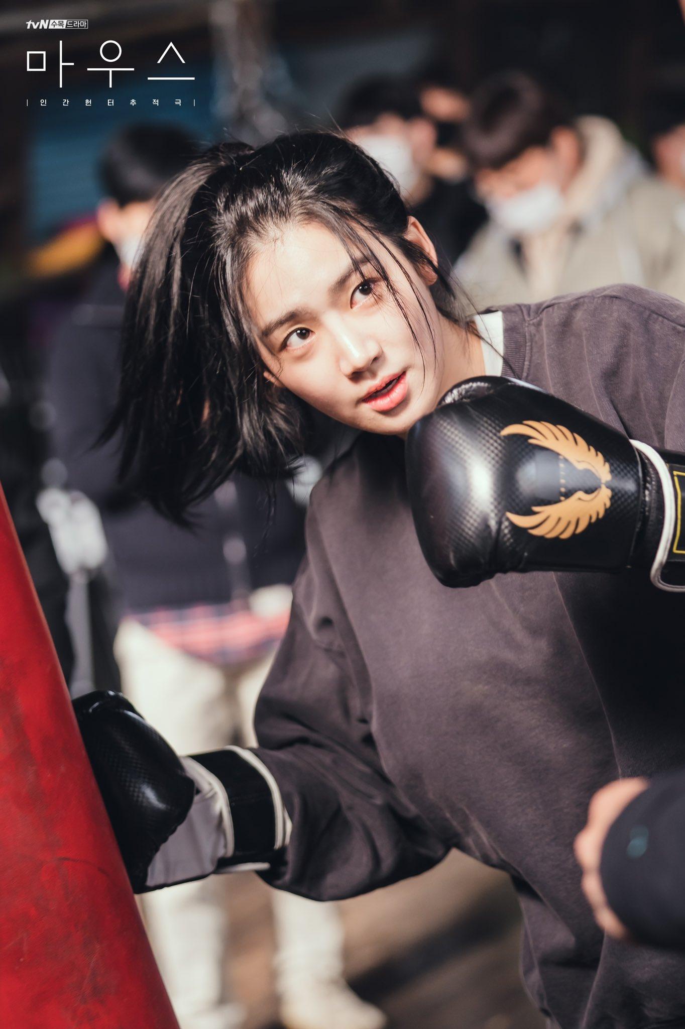 1364x2048 Lee Seung Gi, Park Ju Hyun, And More Display Chemistry And Passion Behind The Scenes Of “Mouse”