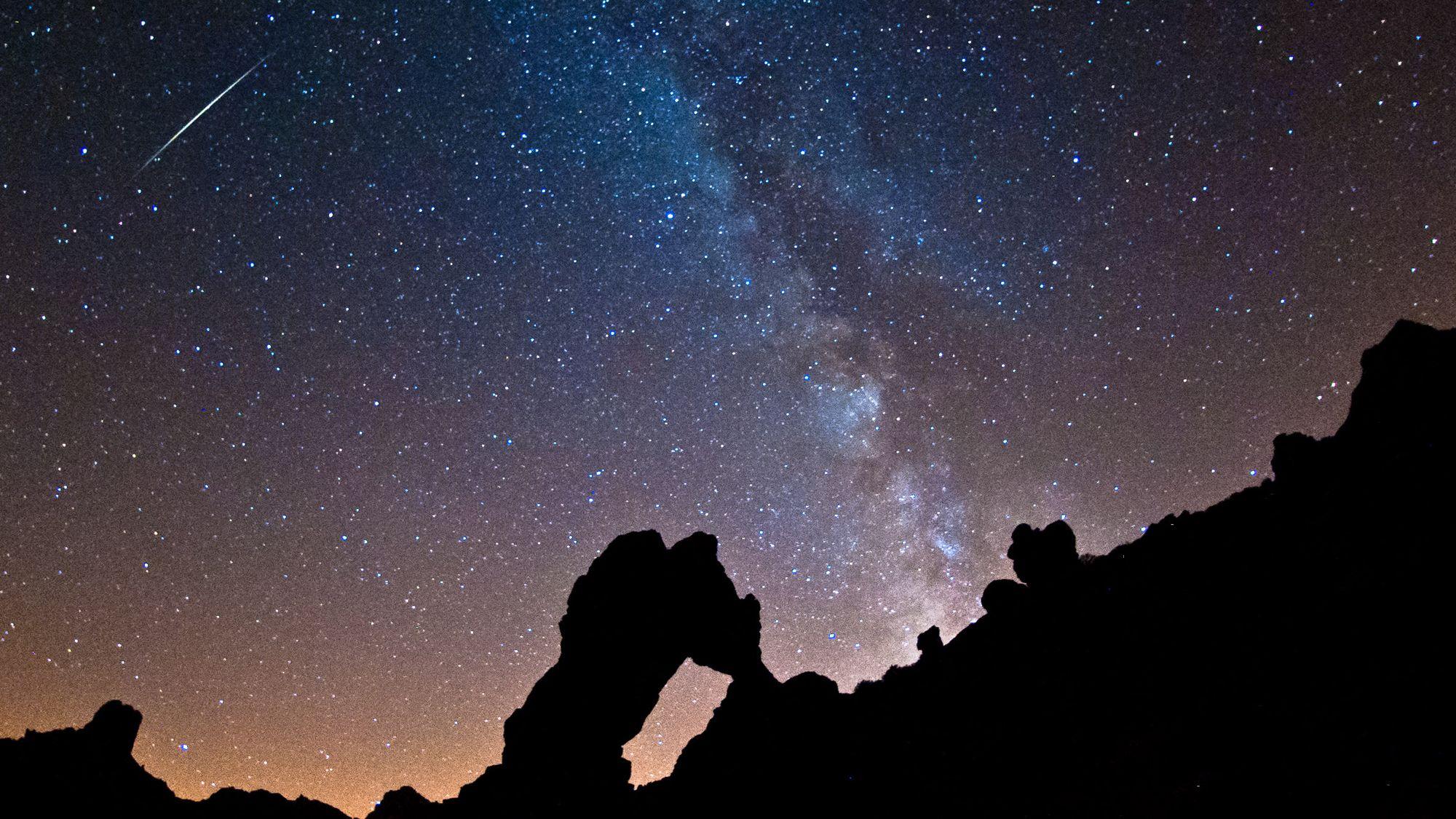 2000x1125 Meteor Shower Wallpaper 3 X 1125