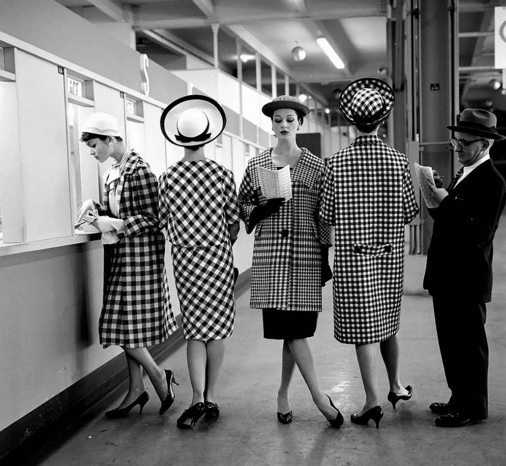 997x919 Beautiful Black and White Fashion Photography by Nina Leen in the 1940s and 1950s Vintage Everyday