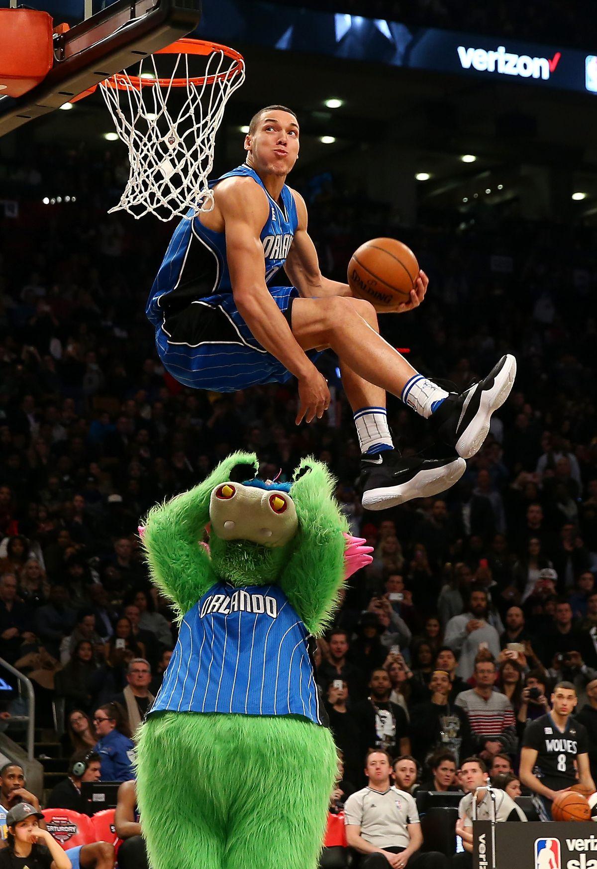 1200x1746 The 2016 NBA Dunk Contest in 7