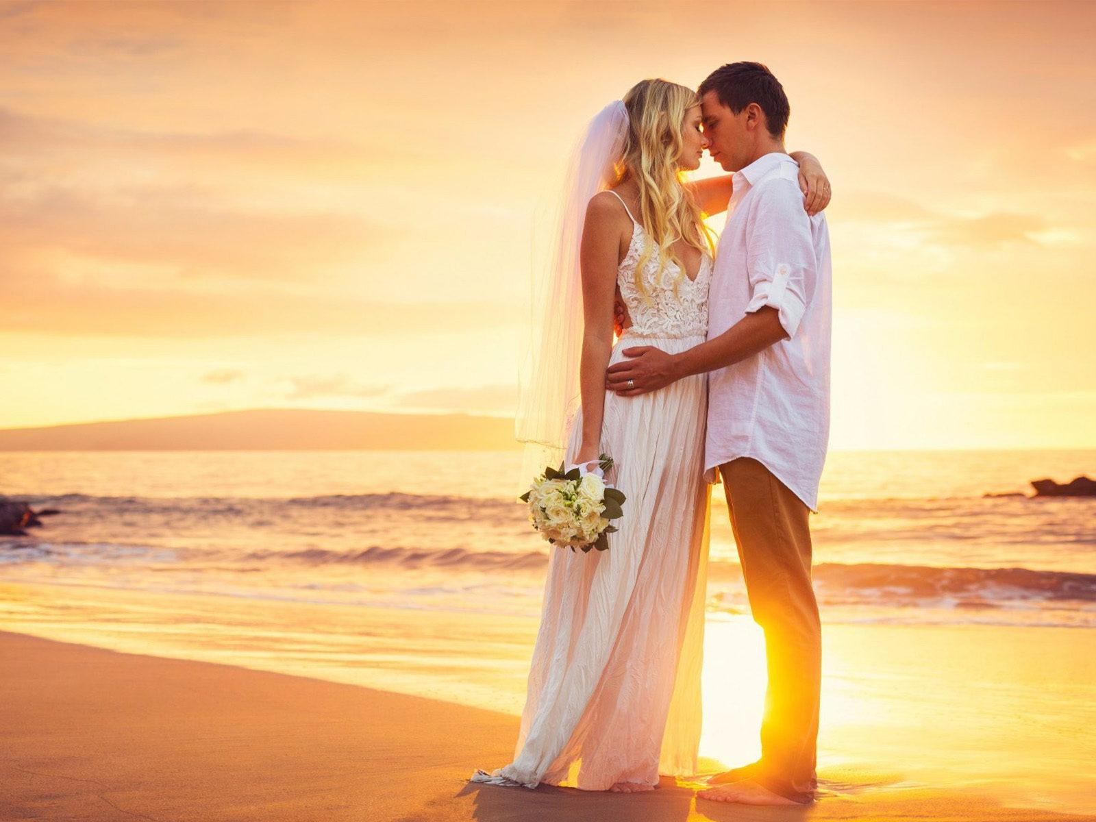 1600x1200 Couple Love Hug Sea Beach Sunset HD Love Wallpaper Download 1920x1200 :