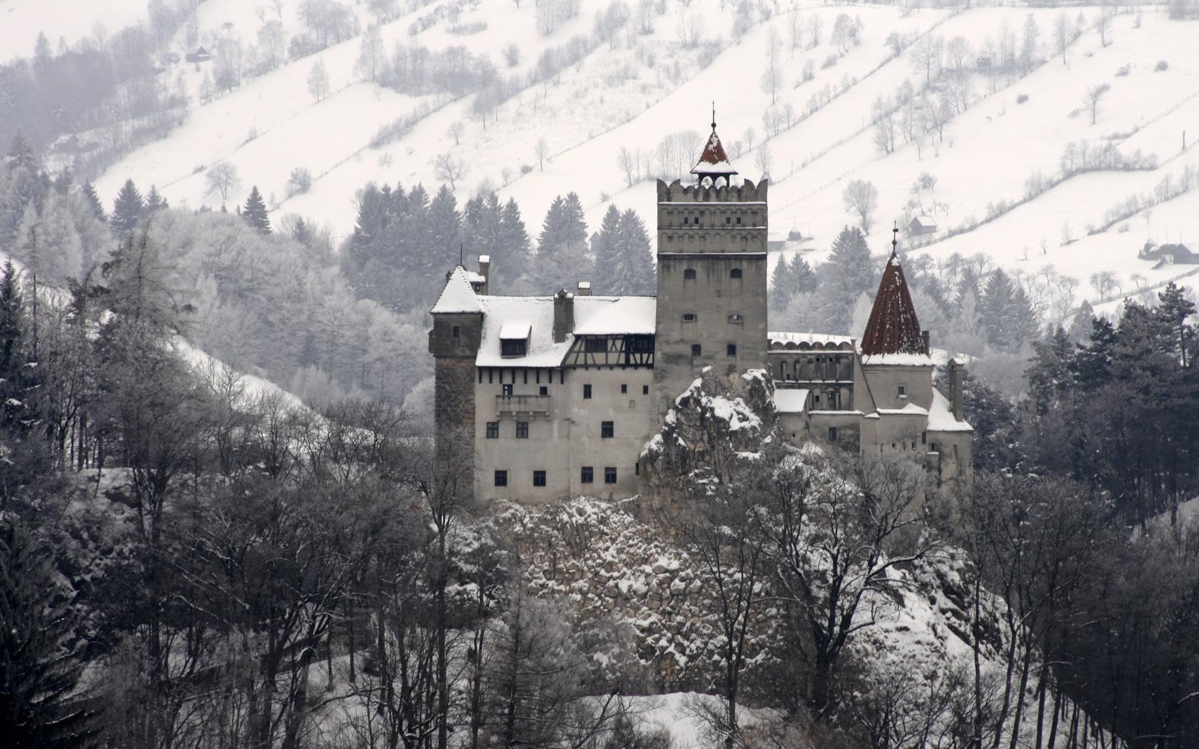 1680x1050 Dracula's Castle Wallpaper