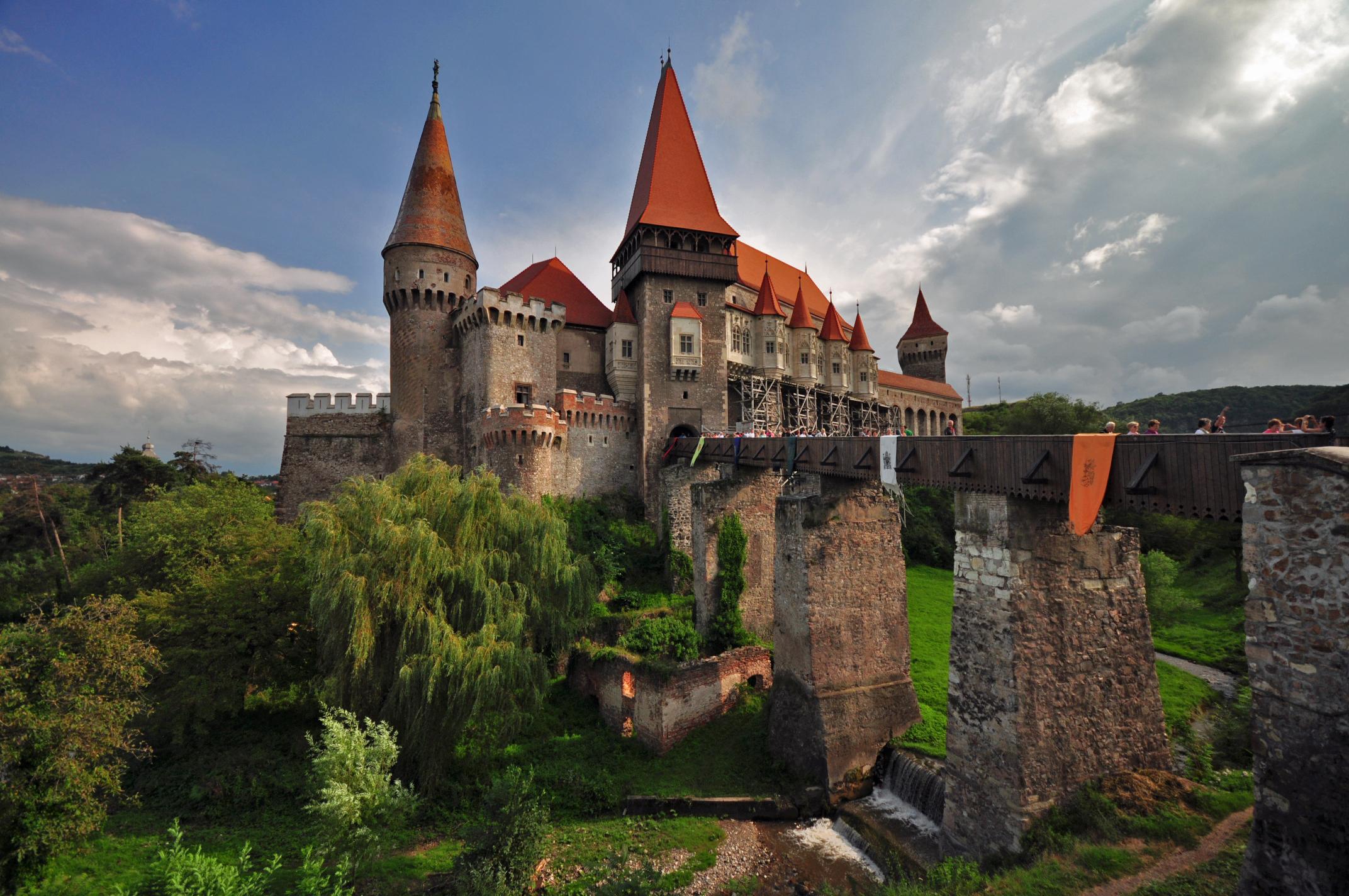 2144x1424 Corvin Castle