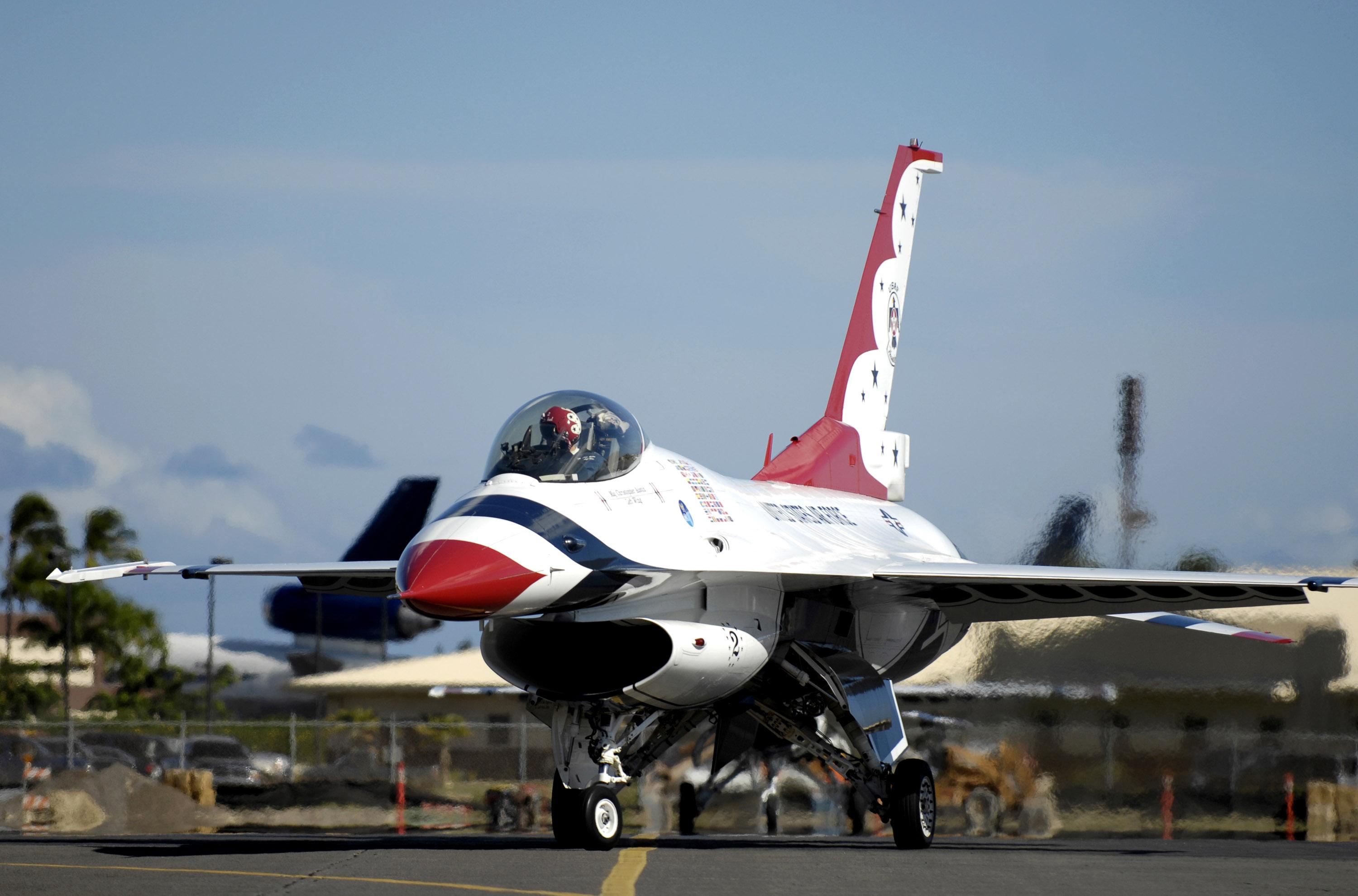 3000x1979 Thunderbirds arrive for Air Force Week Honolulu > Air Force > Article Display