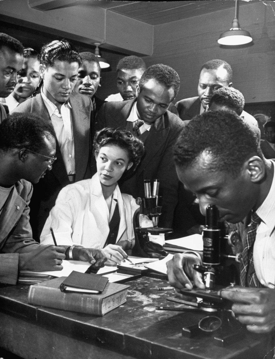 919x1200 Tamerra Griffin'm in love with these vintage photo of Howard University in the 1940s
