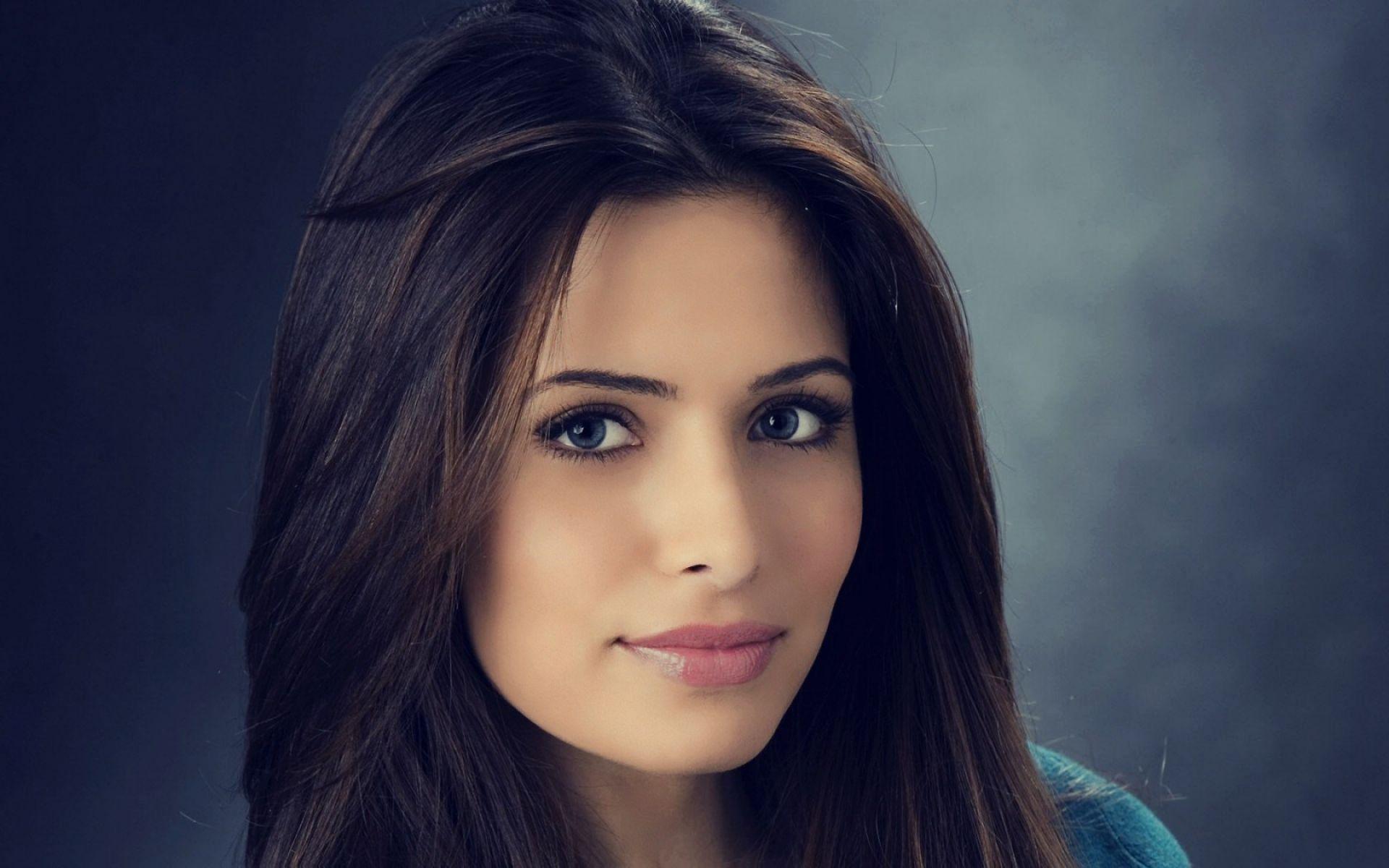 1920x1200 Sweet And Innocent Sarah Shahi HD. HD Hollywood Actresses