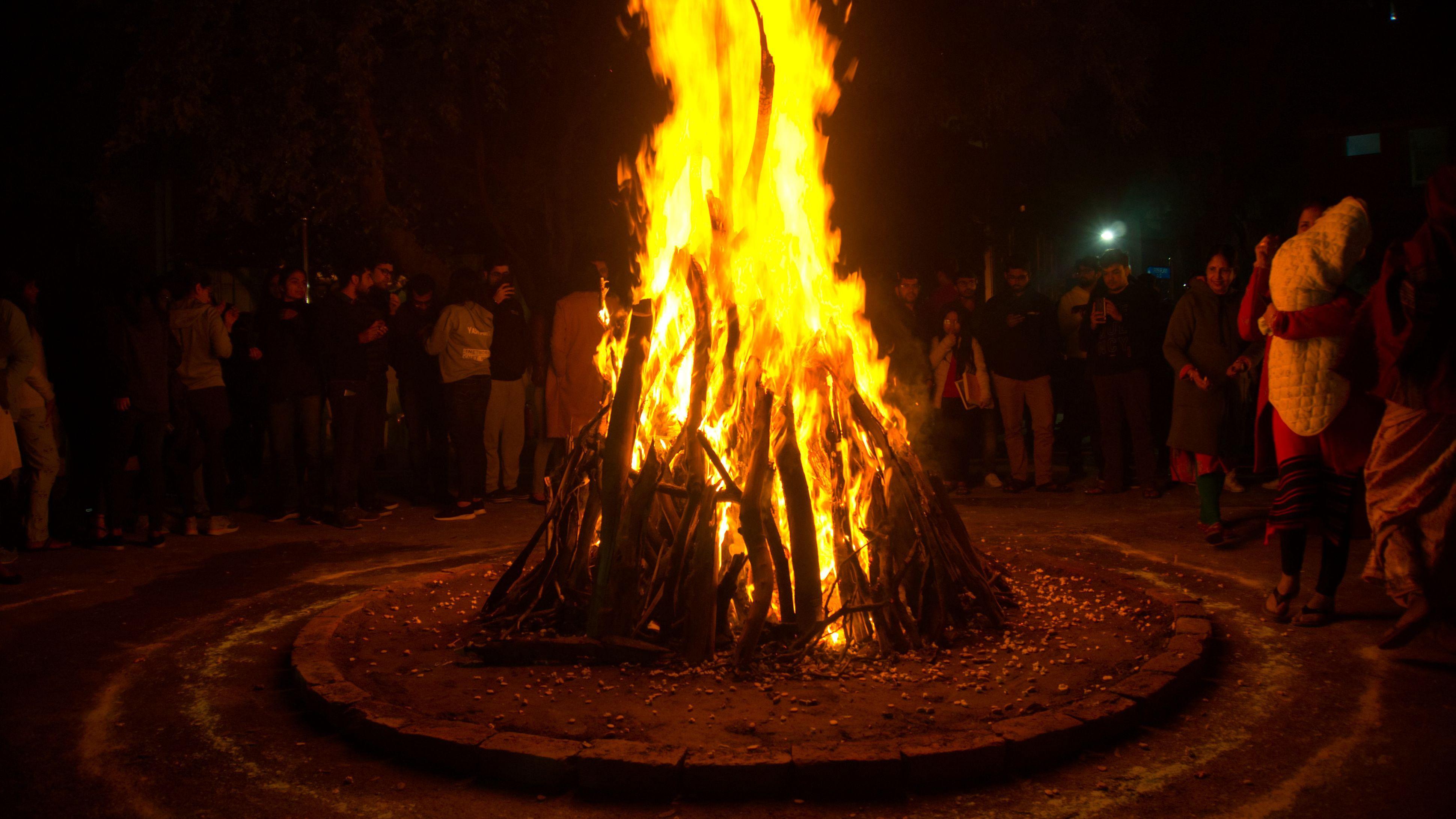 3878x2181 Holika Dahan 2022 Date: Puja Timings, Puja Vidhi, Muhurat, and Significance of Choti Holi