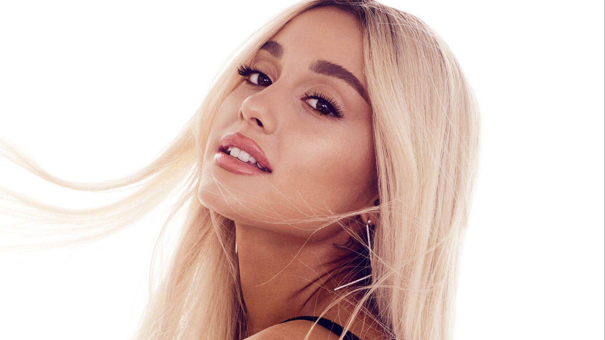 2048x1152 Ariana Grande HD Wallpaper