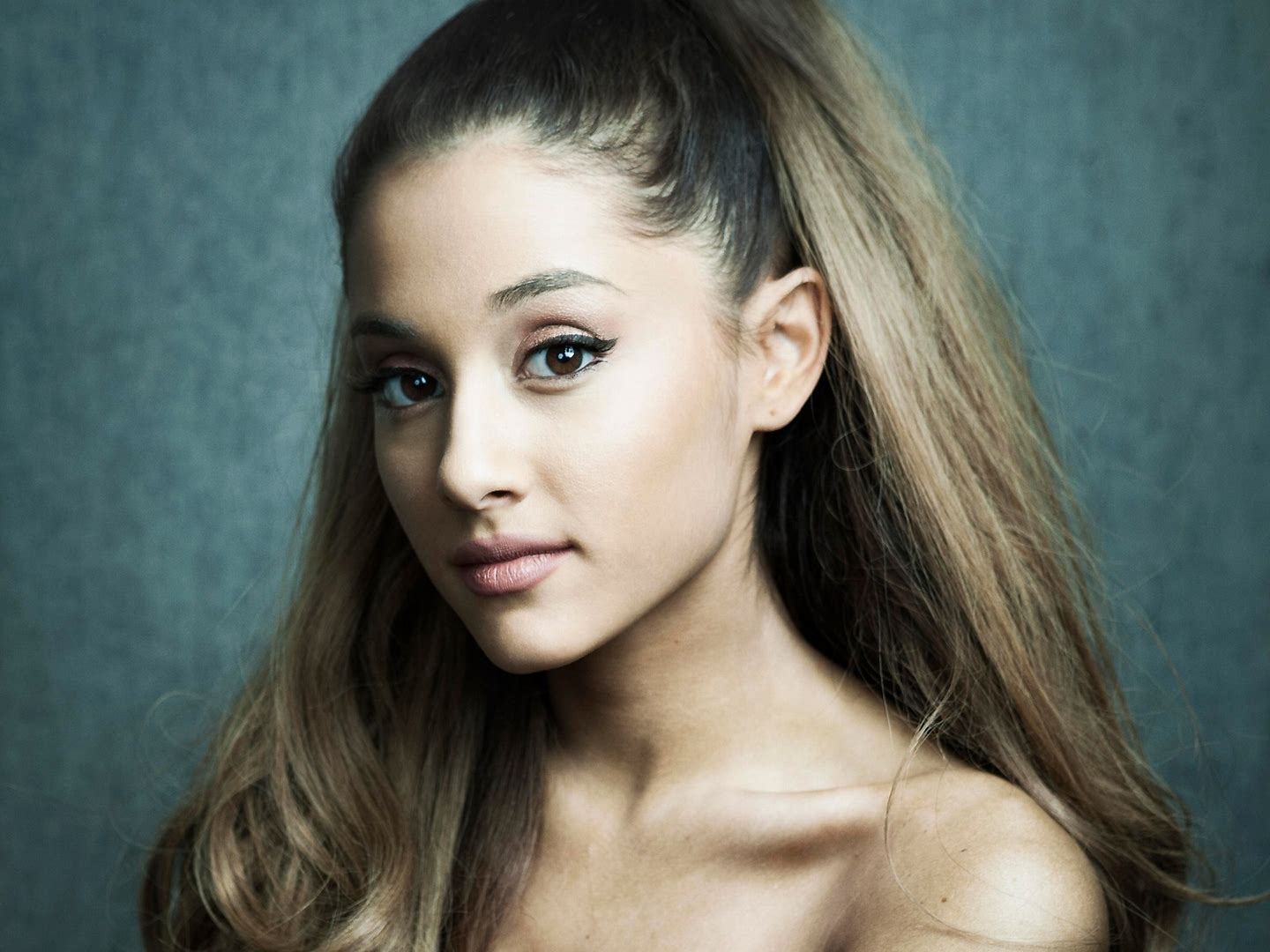 1440x1080 Ariana Grande bikini hot pics HD Wallpaper cute