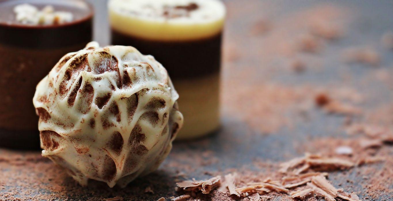 1365x700 Calories Candy Chocolate Chocolates Close Up Cocoa Cooking Dark Chocolate Delicious Dessert Eat Fine Chocolates Food Homemade Powder Round Round Chocolates Specialty Sweet Truffle White Chocolate Wallpaperx1846