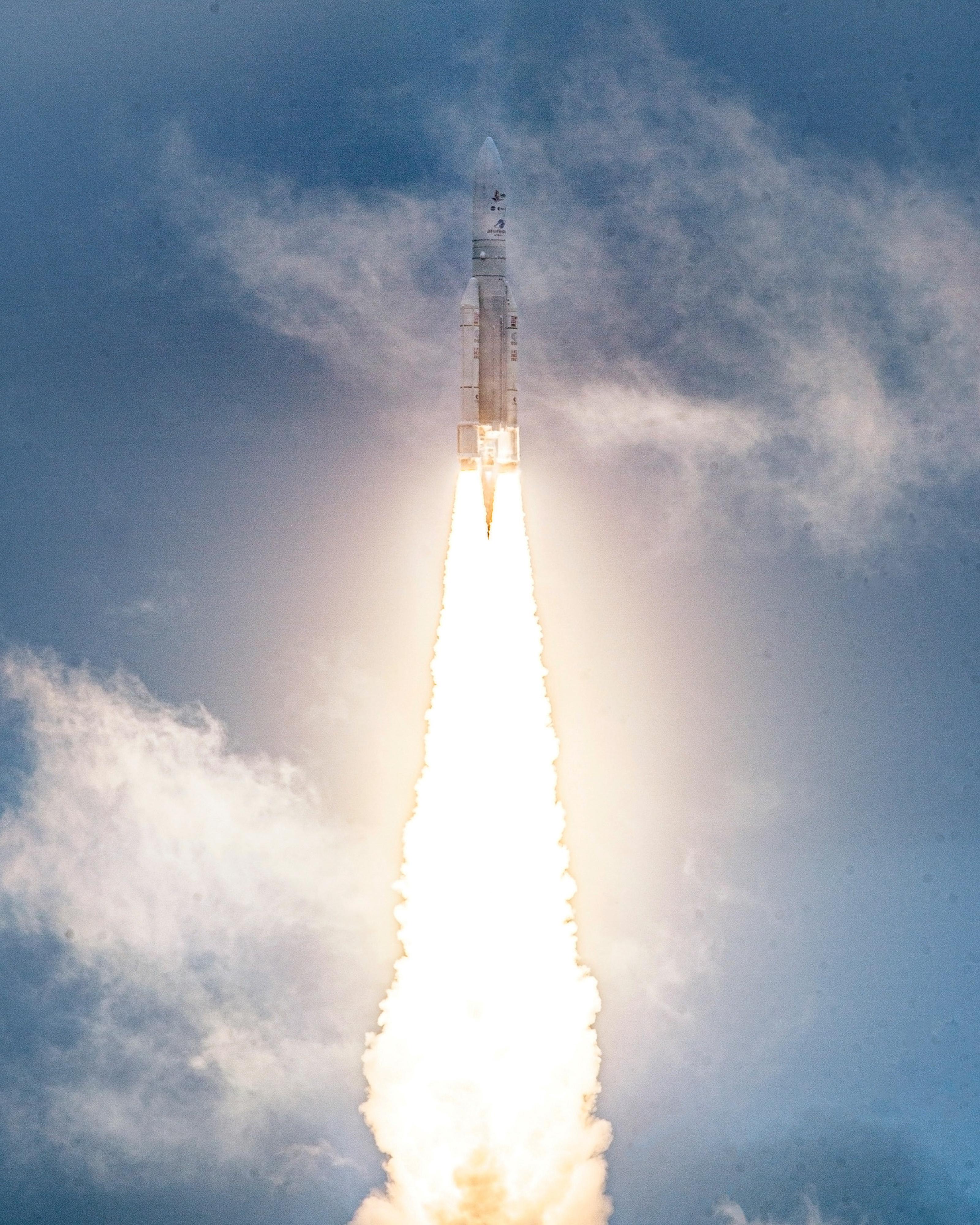 3200x4000 James Webb Space Telescope Launch (NHQ202112250006)
