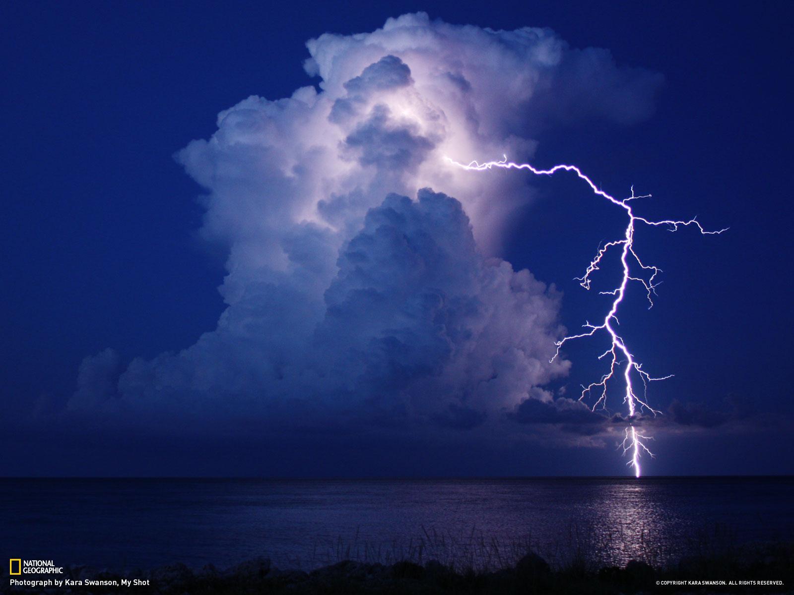 1600x1200 Gt Lightning Storm Wallpaper search results. EskiPaper.com Cool Wallpaper
