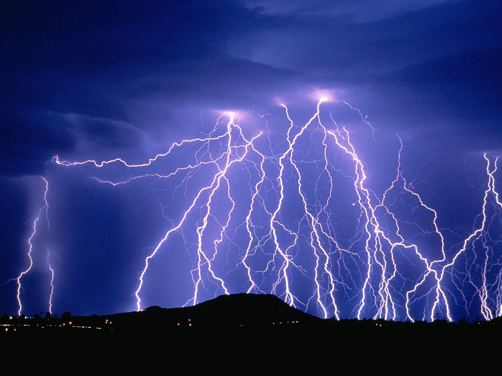 1600x1200 Gt Lightning Storm Wallpaper search results. EskiPaper.com Cool Wallpaper