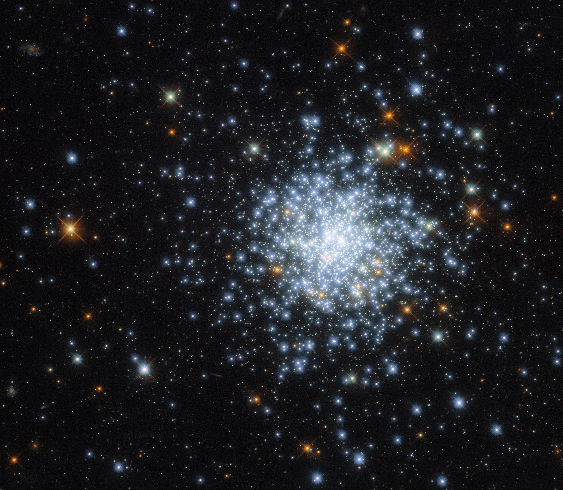 1920x1671 Hubble Space Telescope Image NGC 2164. Sci