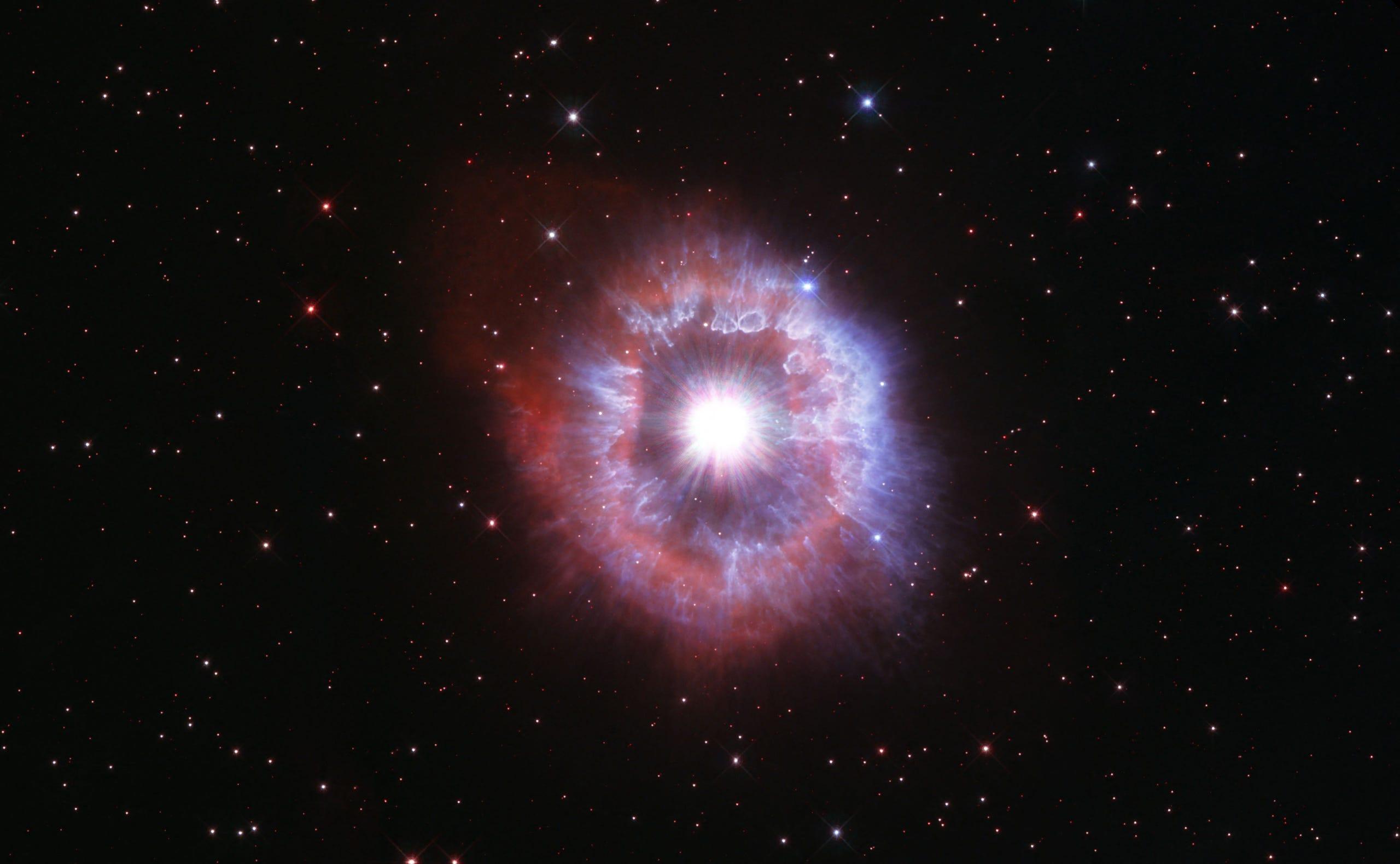 2560x1580 Over 30 years of photo from the Hubble Space Telescope