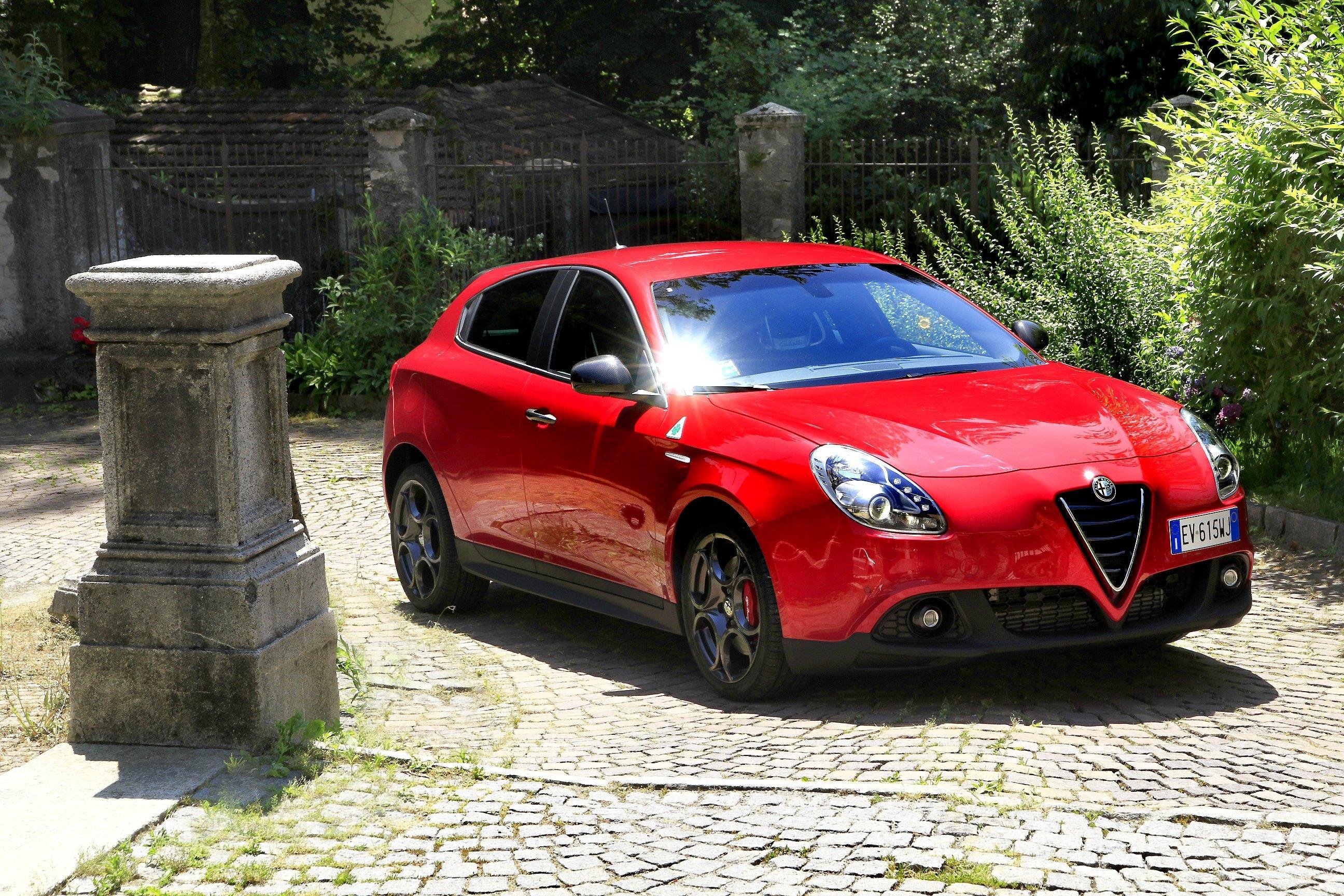 2592x1728 2014 Alfa Romeo Giulietta QV Wallpaperx1728
