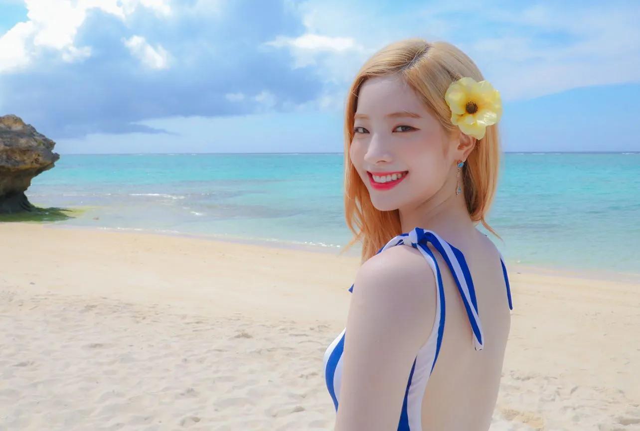 1284x865 TWICE Dance The Night Away starcast