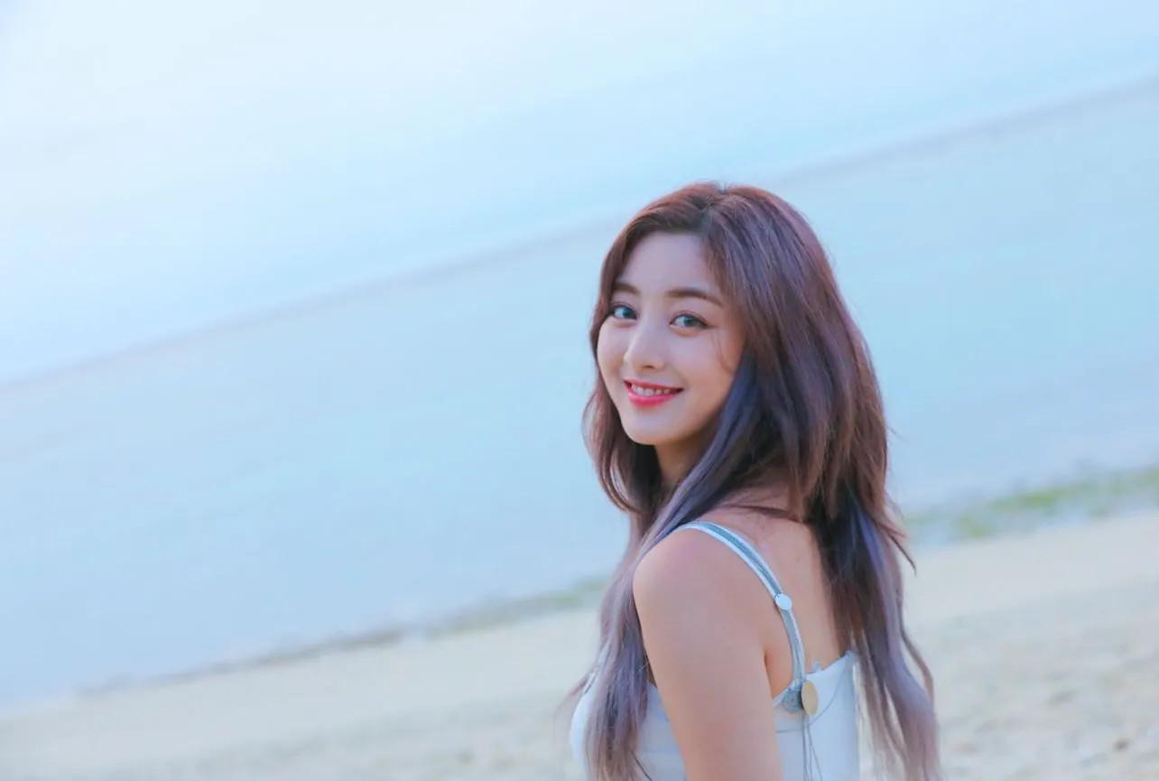 1284x865 TWICE Dance The Night Away starcast