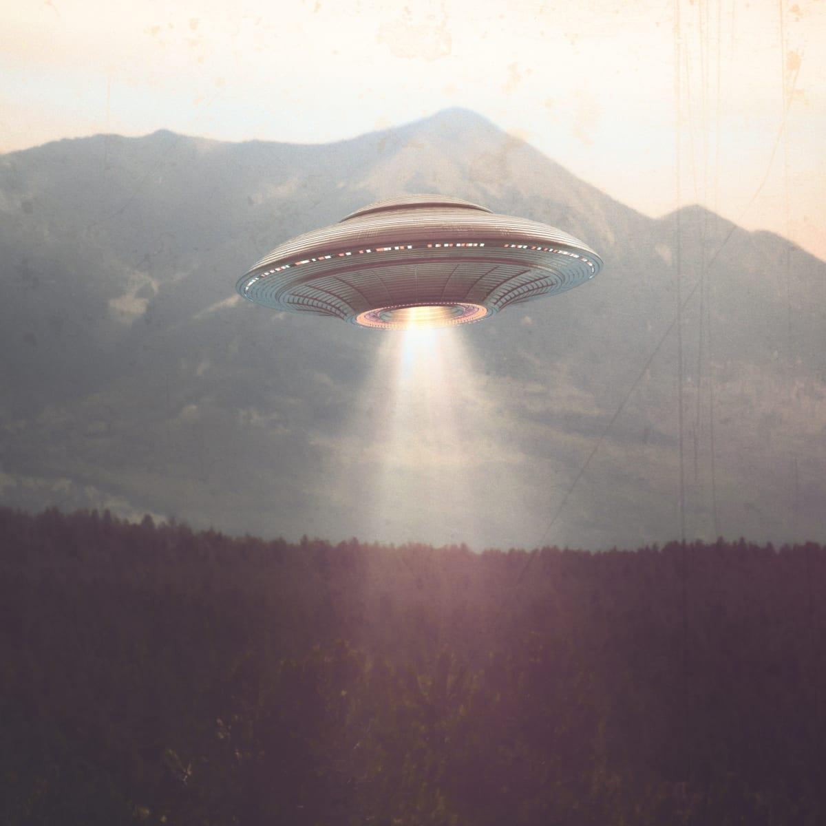 1200x1200 Reporting UFO Sightings to the U.S. Navy Just Got Easier