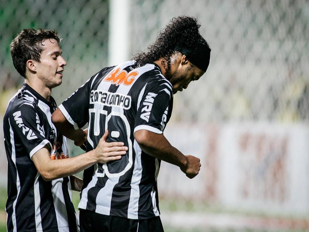 1024x768 Bernard And Ronaldinho Wallpaper HD Atletico Mineiro Ronaldinho Wallpaper & Background Download
