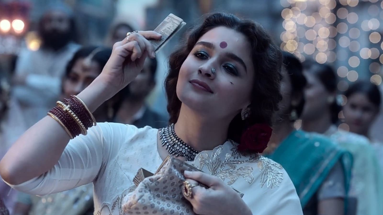 1600x900 Gangubai Kathiawadi celeb review: Vicky Kaushal finds Alia Bhatt 'amazing', Riddhima Kapoor counts her among legends