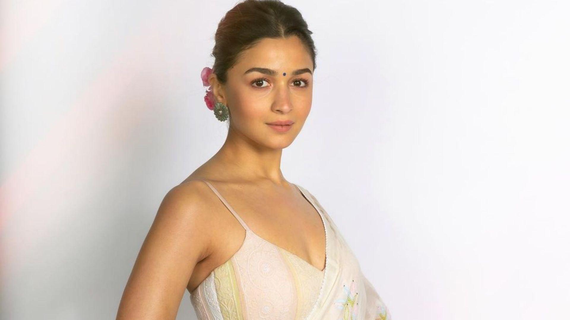 1920x1080 Alia Bhatt wore a striking white chikankari sari for Gangubai Kathiawadi promotions