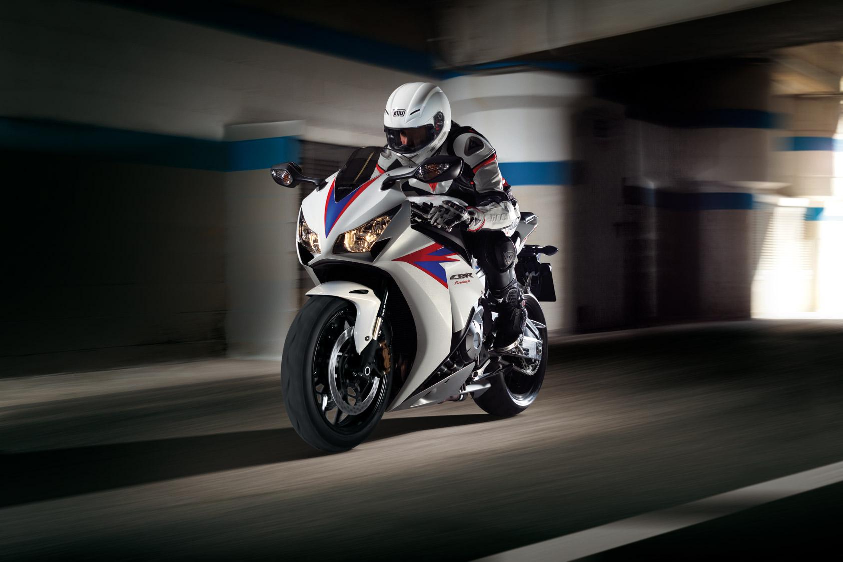 1685x1123 Honda Cbr1000rr Wallpaper