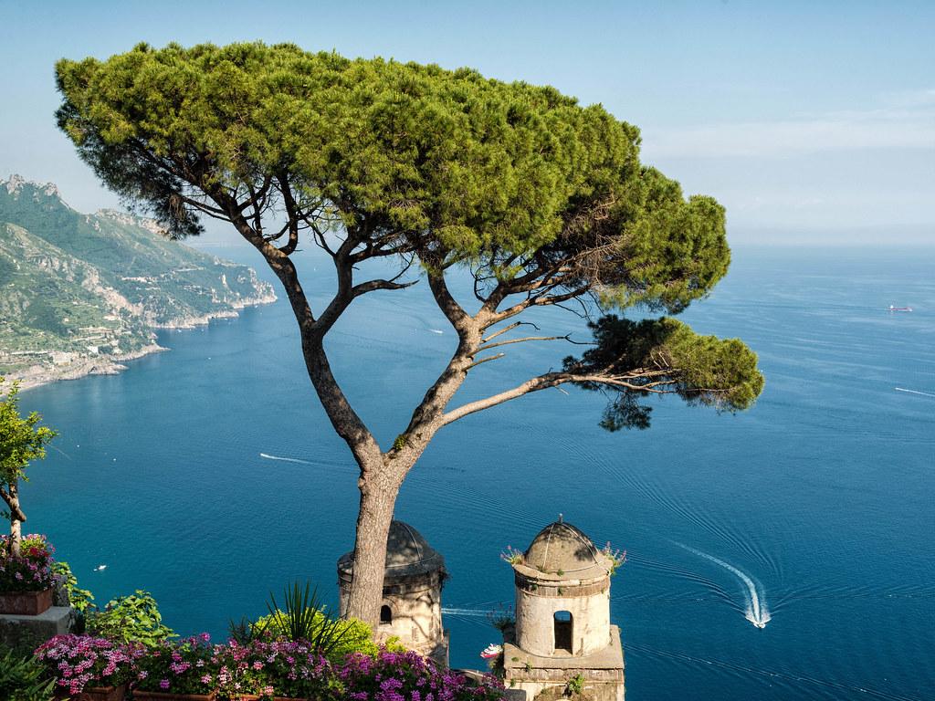 1024x768 Villa Rufolo, Ravello. A very well known and much photograp