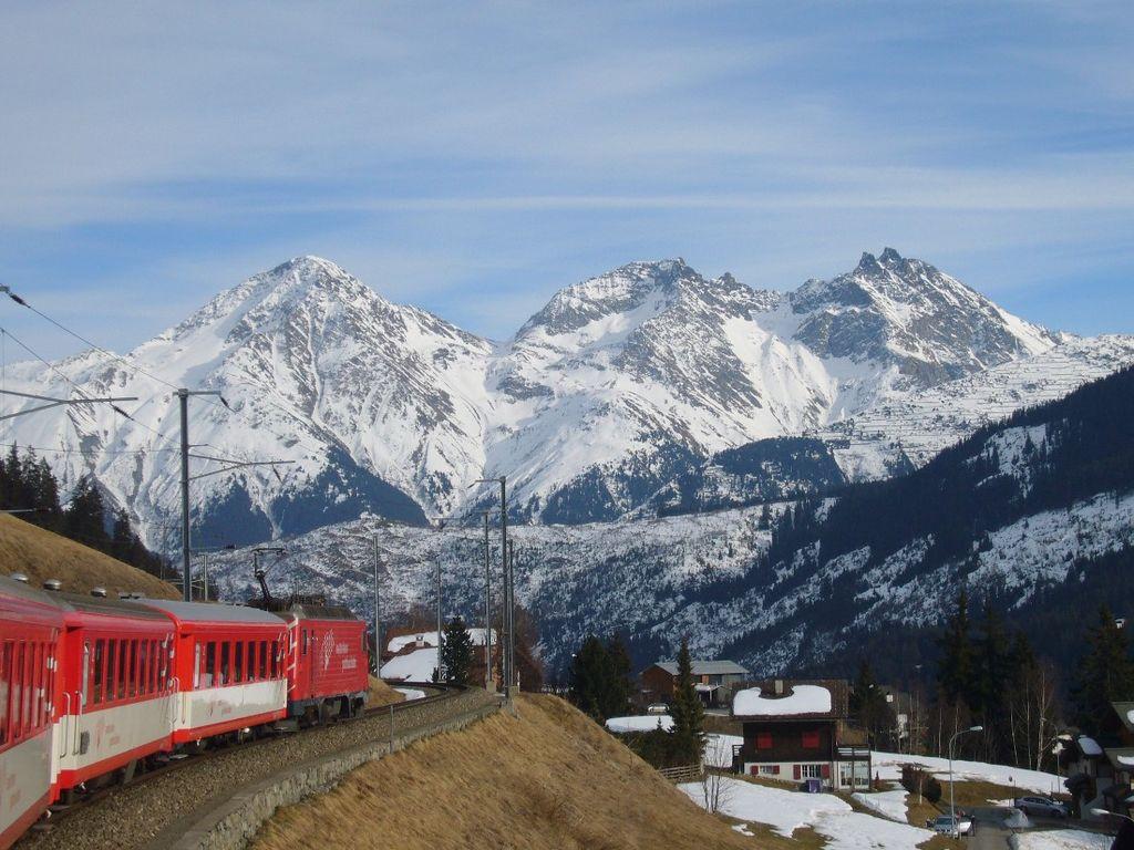 1024x768 Switzerland Holiday Graubünden Express and Piz