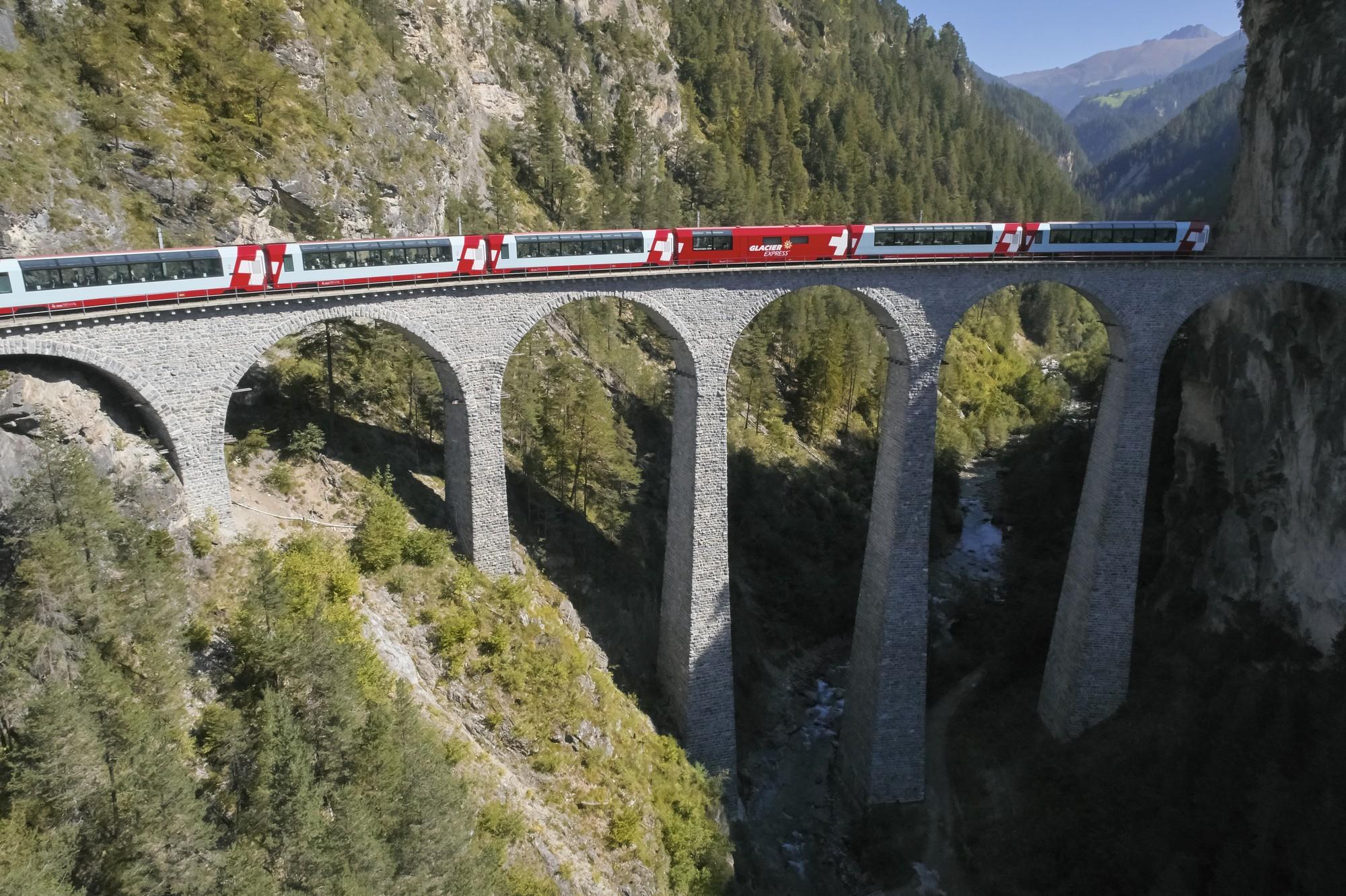 2000x1332 Glacier Express Excellence Class