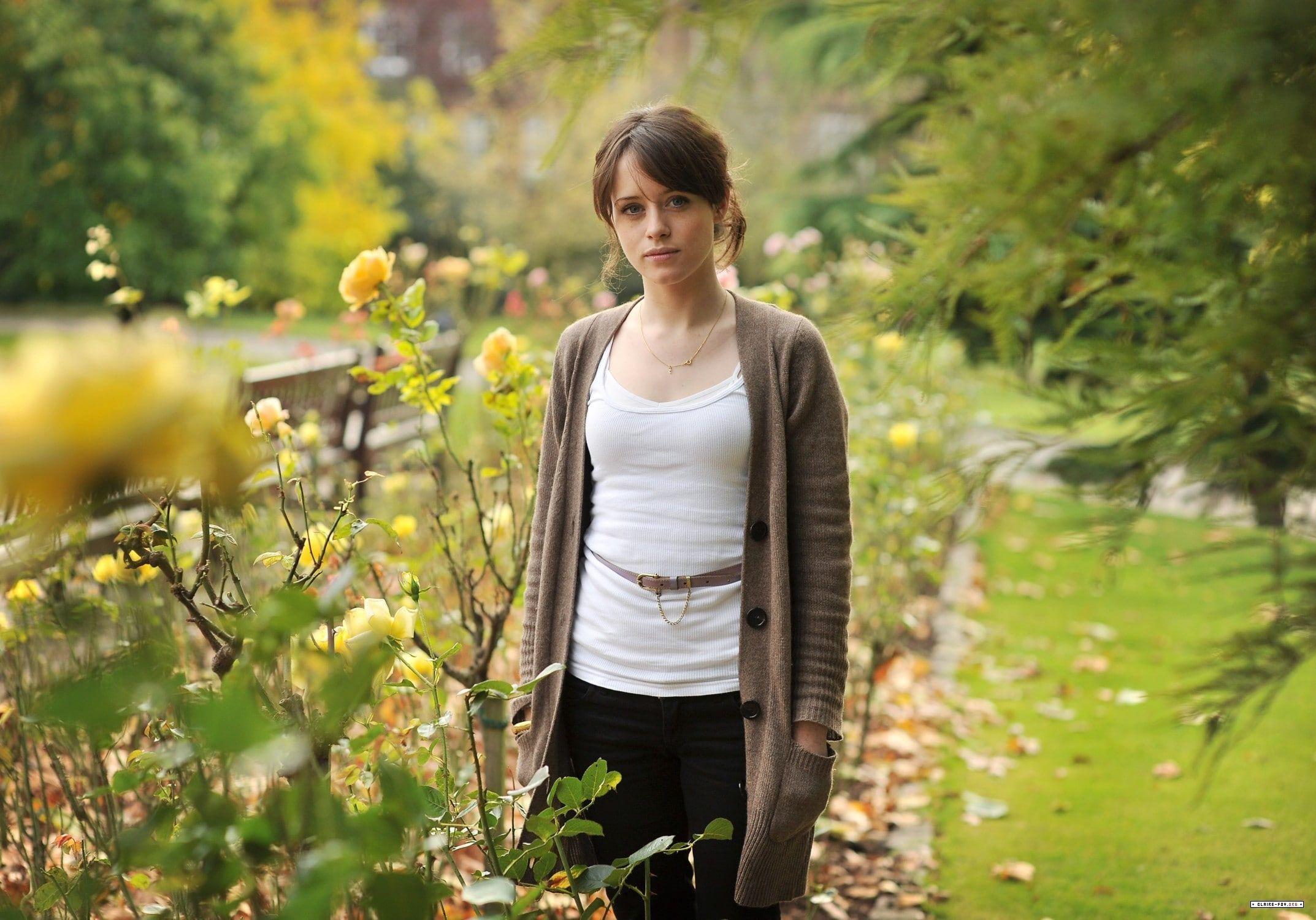 2146x1500 women Claire Foy blue eyes grey sweater open sweater #actress hands in pockets P #wallpaper #hdwallpaper #desktop. Foy, Clare foy, Actresses