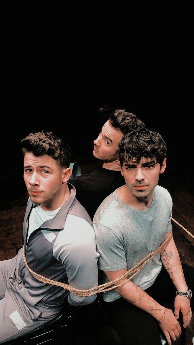 674x1200 Jonas Brothers Wallpaper. Jonas brothers, Jonas, Jonas brother