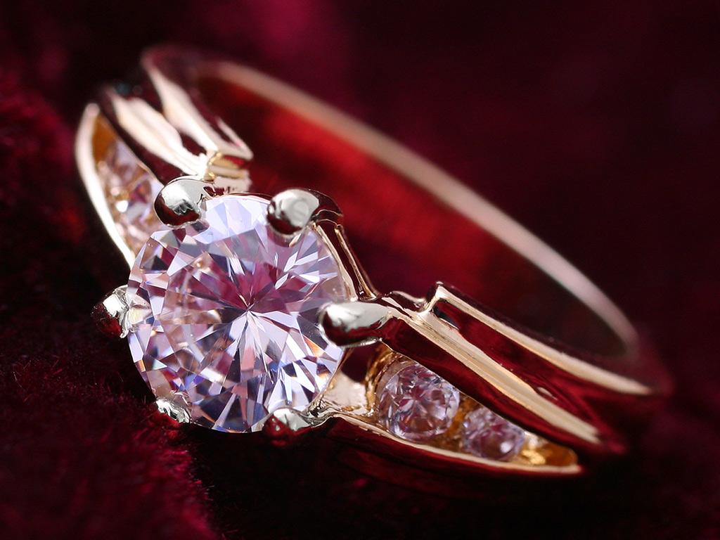 1024x768 Diamond Ring Wallpaper HD