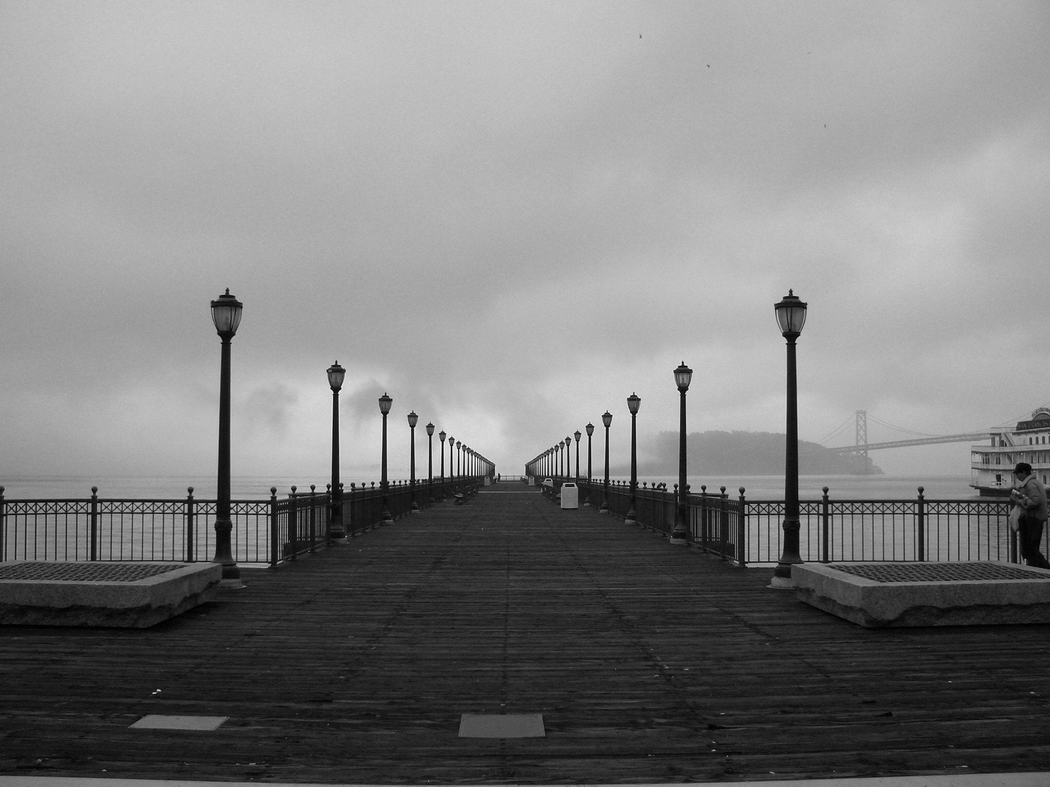 2048x1536 grey wooden bridge free image